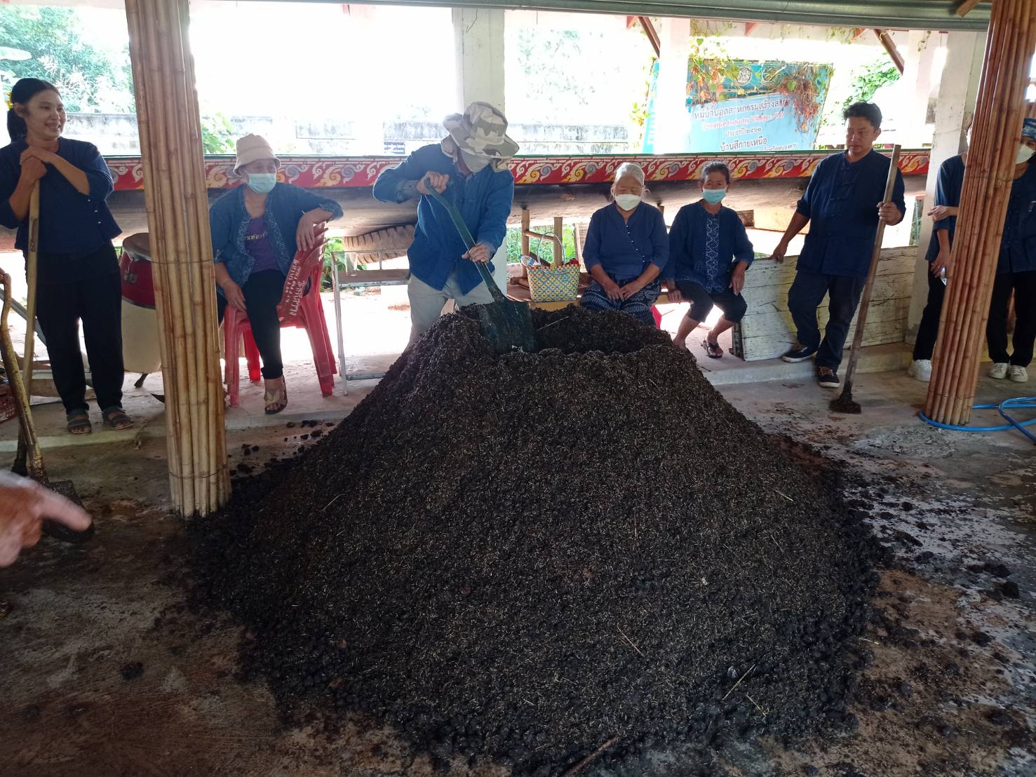 พช.หนองคาย ฝึกปฏิบัติการสร้างความมั่นคงทางอาหาร ในพื้นที่ 30 ตารางวา เรียนรู้การใช้พื้นที่ที่มีอย่างจำกัดให้เกิดประโยชน์สูงสุด ในการสร้างความมั่นคงทางอาหารให้กับครัวเรือน