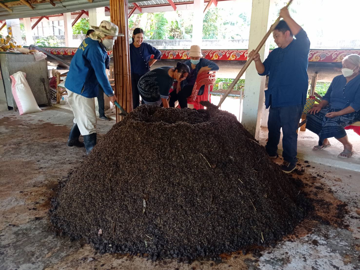 พช.หนองคาย ฝึกปฏิบัติการสร้างความมั่นคงทางอาหาร ในพื้นที่ 30 ตารางวา เรียนรู้การใช้พื้นที่ที่มีอย่างจำกัดให้เกิดประโยชน์สูงสุด ในการสร้างความมั่นคงทางอาหารให้กับครัวเรือน