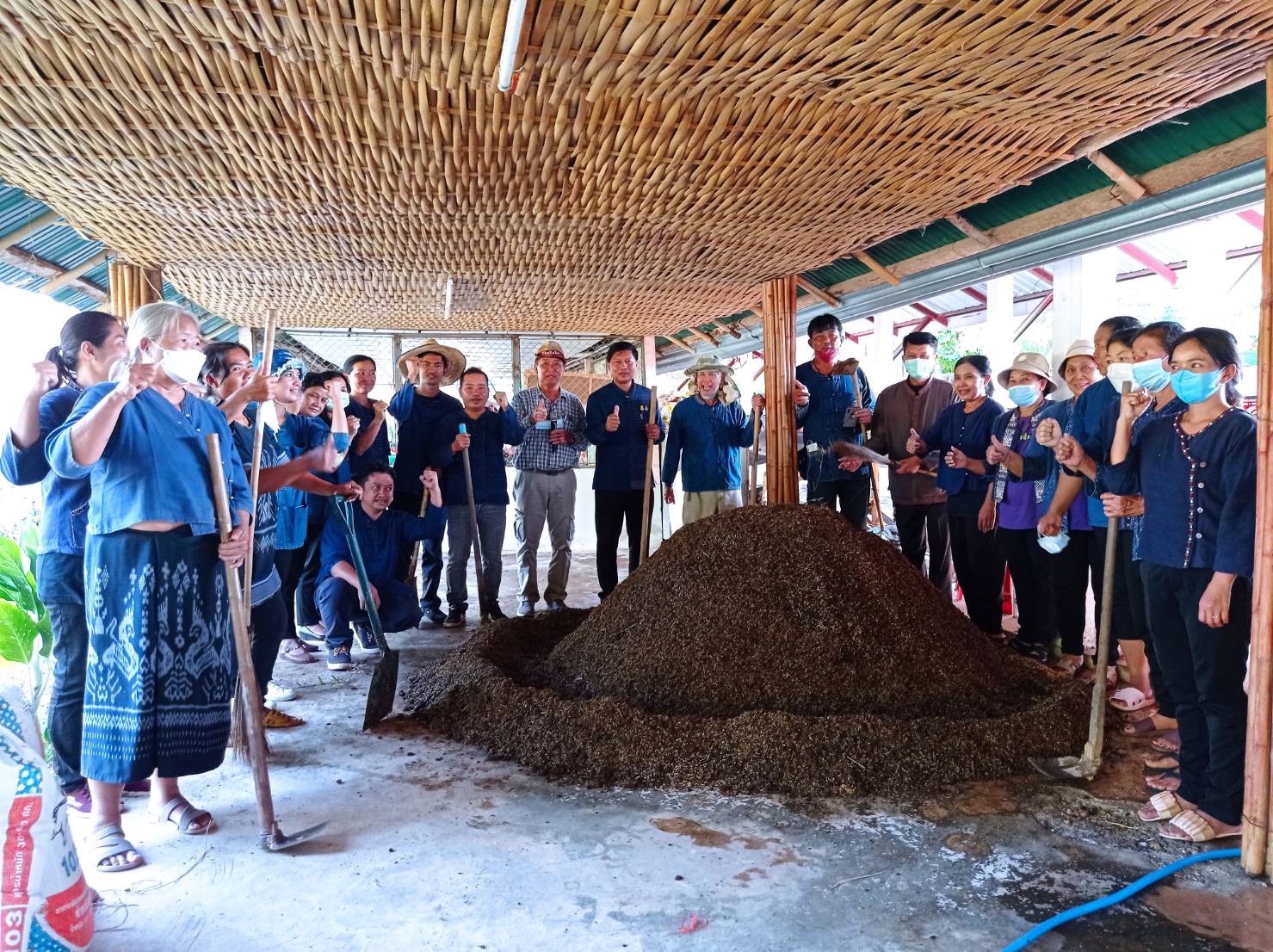 พช.หนองคาย ฝึกปฏิบัติการสร้างความมั่นคงทางอาหาร ในพื้นที่ 30 ตารางวา เรียนรู้การใช้พื้นที่ที่มีอย่างจำกัดให้เกิดประโยชน์สูงสุด ในการสร้างความมั่นคงทางอาหารให้กับครัวเรือน