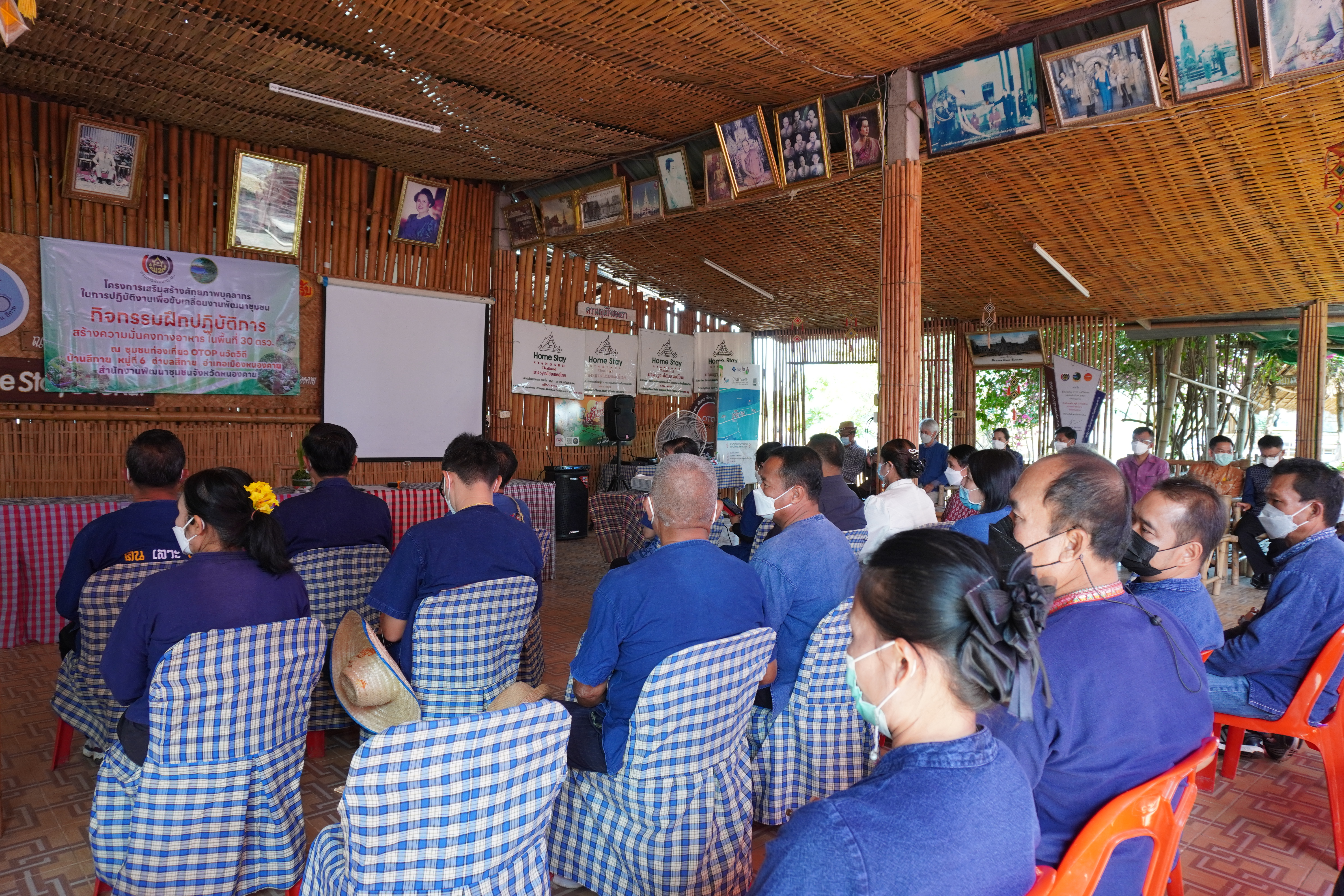 พช.หนองคาย ฝึกปฏิบัติการสร้างความมั่นคงทางอาหาร ในพื้นที่ 30 ตารางวา เรียนรู้การใช้พื้นที่ที่มีอย่างจำกัดให้เกิดประโยชน์สูงสุด ในการสร้างความมั่นคงทางอาหารให้กับครัวเรือน