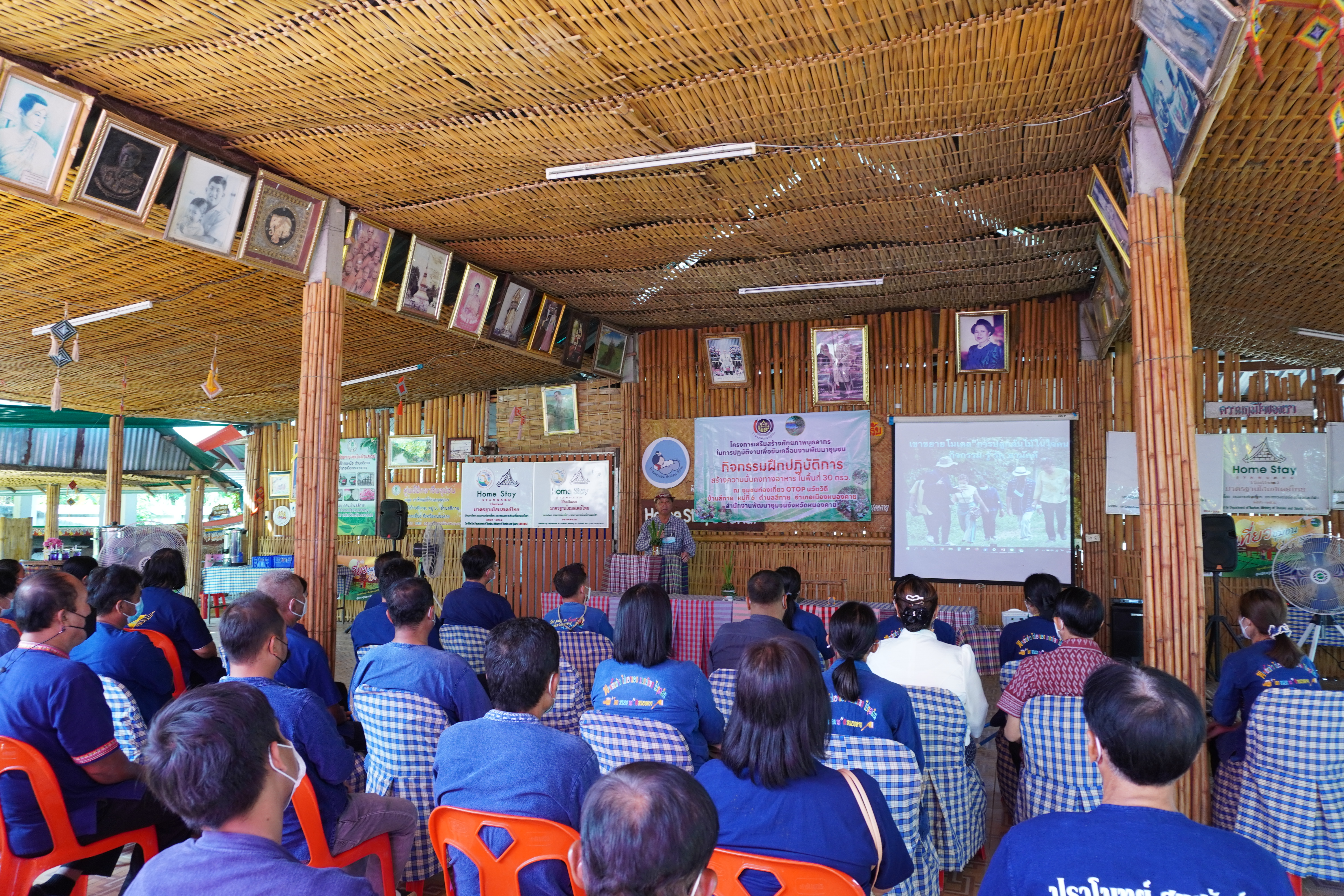 พช.หนองคาย ฝึกปฏิบัติการสร้างความมั่นคงทางอาหาร ในพื้นที่ 30 ตารางวา เรียนรู้การใช้พื้นที่ที่มีอย่างจำกัดให้เกิดประโยชน์สูงสุด ในการสร้างความมั่นคงทางอาหารให้กับครัวเรือน