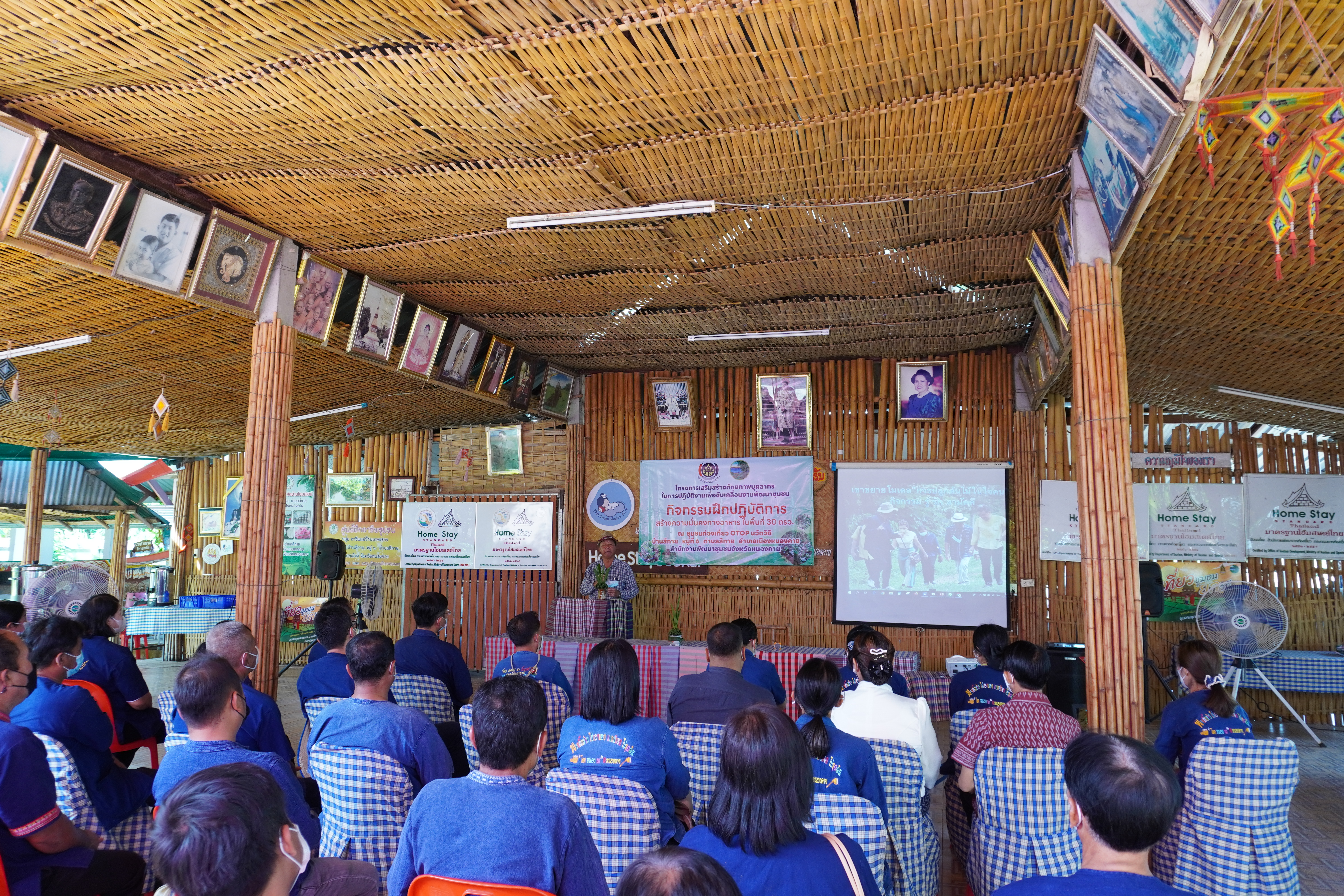 พช.หนองคาย ฝึกปฏิบัติการสร้างความมั่นคงทางอาหาร ในพื้นที่ 30 ตารางวา เรียนรู้การใช้พื้นที่ที่มีอย่างจำกัดให้เกิดประโยชน์สูงสุด ในการสร้างความมั่นคงทางอาหารให้กับครัวเรือน