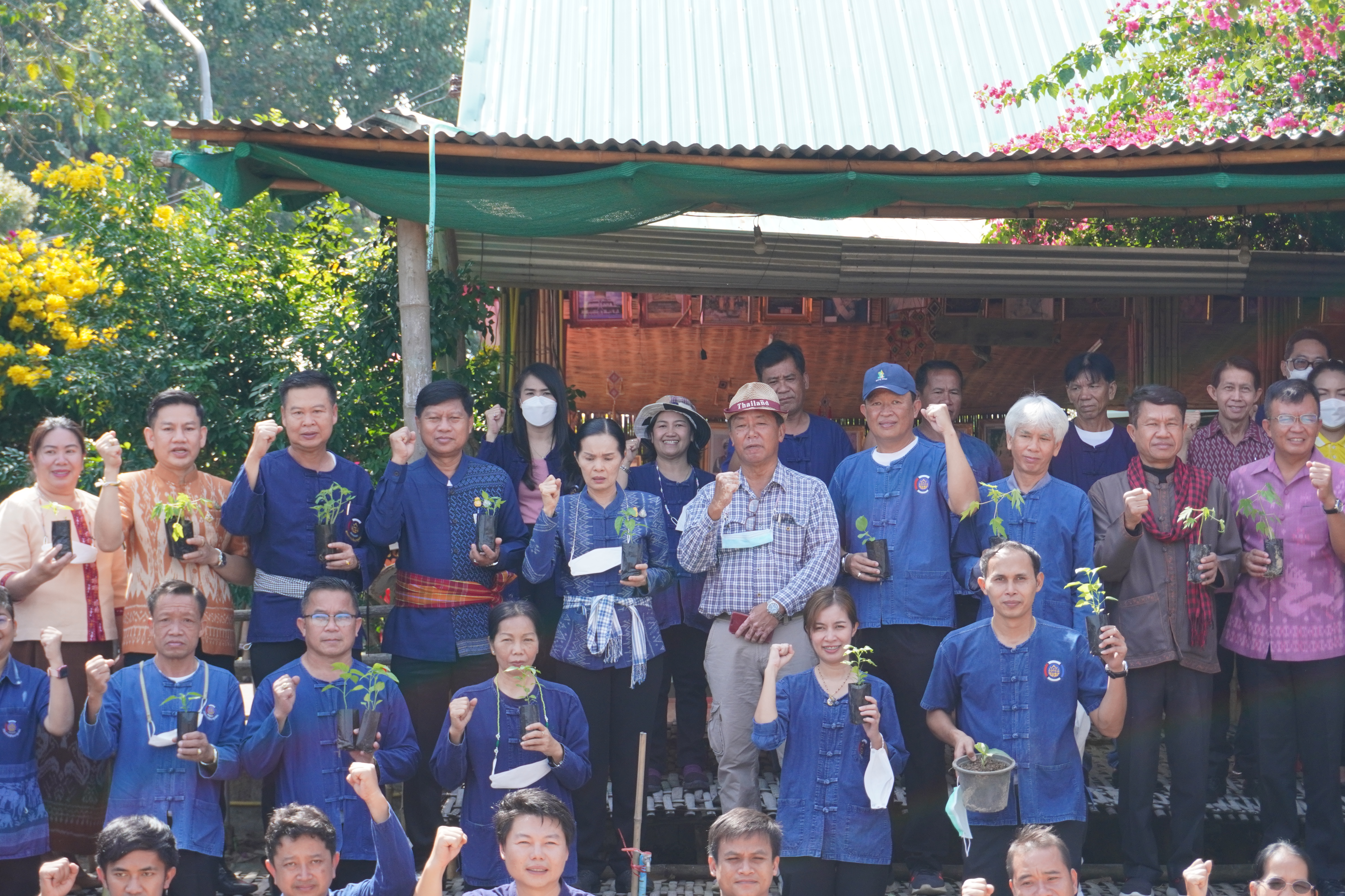 พช.หนองคาย ฝึกปฏิบัติการสร้างความมั่นคงทางอาหาร ในพื้นที่ 30 ตารางวา เรียนรู้การใช้พื้นที่ที่มีอย่างจำกัดให้เกิดประโยชน์สูงสุด ในการสร้างความมั่นคงทางอาหารให้กับครัวเรือน