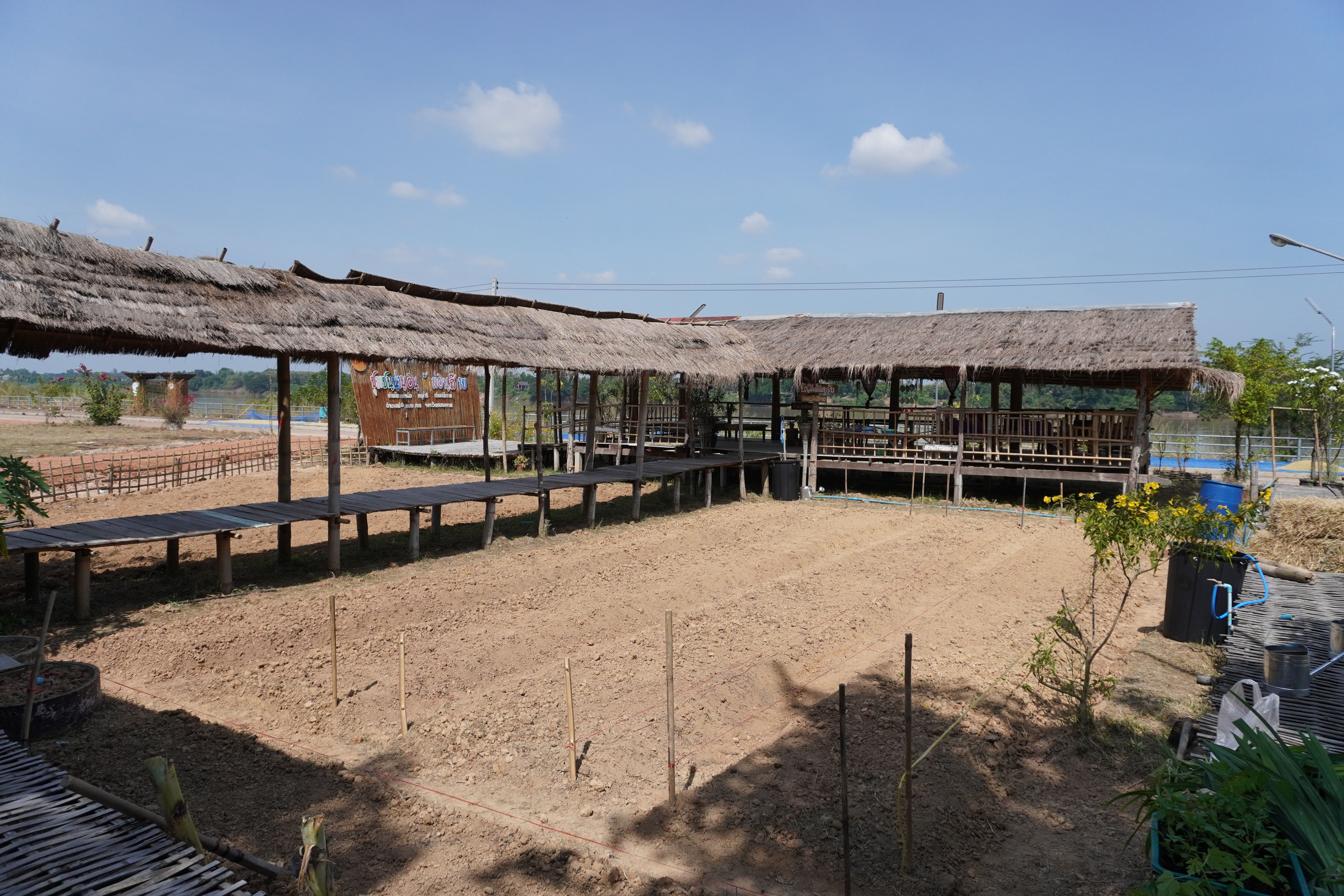 พช.หนองคาย ฝึกปฏิบัติการสร้างความมั่นคงทางอาหาร ในพื้นที่ 30 ตารางวา เรียนรู้การใช้พื้นที่ที่มีอย่างจำกัดให้เกิดประโยชน์สูงสุด ในการสร้างความมั่นคงทางอาหารให้กับครัวเรือน