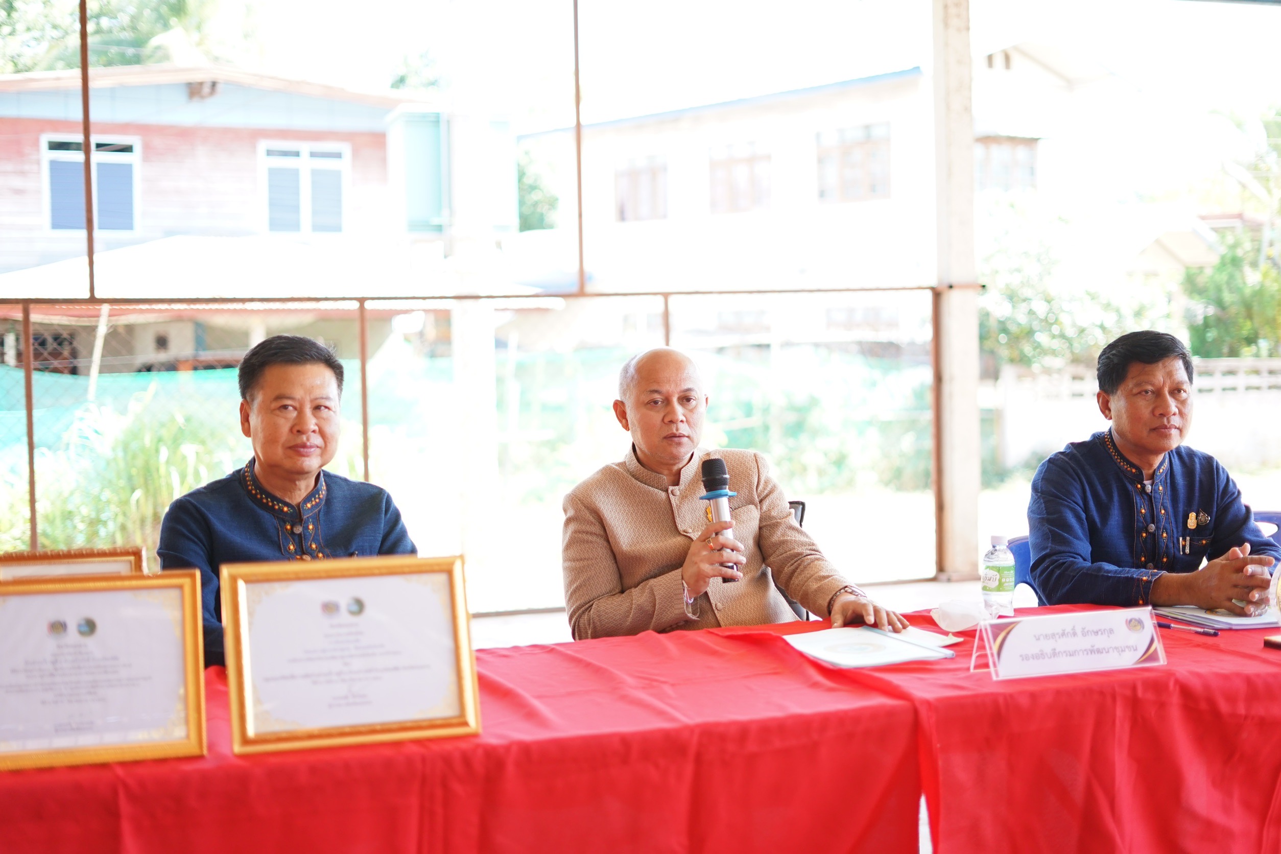 รองอธิบดีกรมการพัฒนาชุมชน (นายสุรศักดิ์ อักษรกุล) ติดตามการขับเคลื่อนการดำเนินงานพัฒนาชุมชน ในพื้นที่จังหวัดหนองคาย