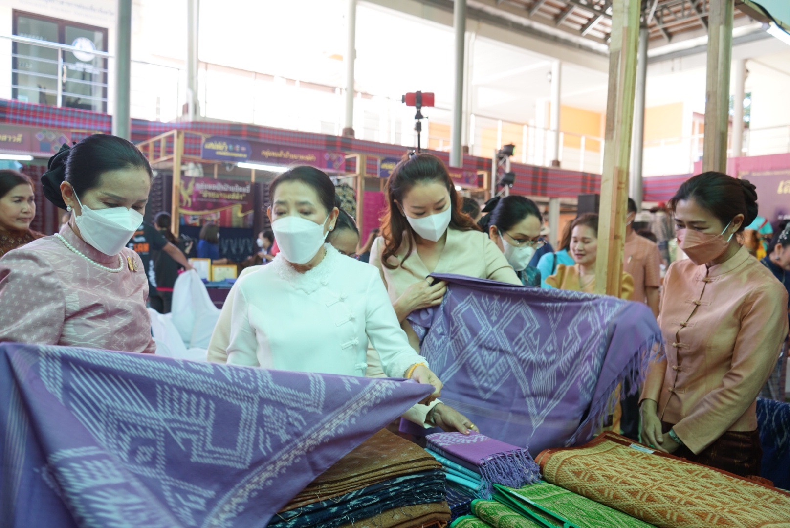 พช.หนองคาย จัดโครงการพัฒนาและแปรรูปผลิตภัณฑ์ผ้าพื้นเมืองจังหวัดหนองคาย  “เสน่ห์ผ้า เสน่ห์เมืองหนองคาย”