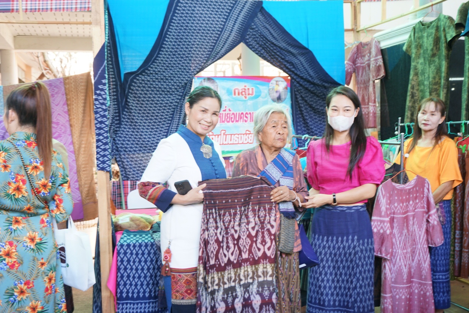 พช.หนองคาย จัดโครงการพัฒนาและแปรรูปผลิตภัณฑ์ผ้าพื้นเมืองจังหวัดหนองคาย  “เสน่ห์ผ้า เสน่ห์เมืองหนองคาย”