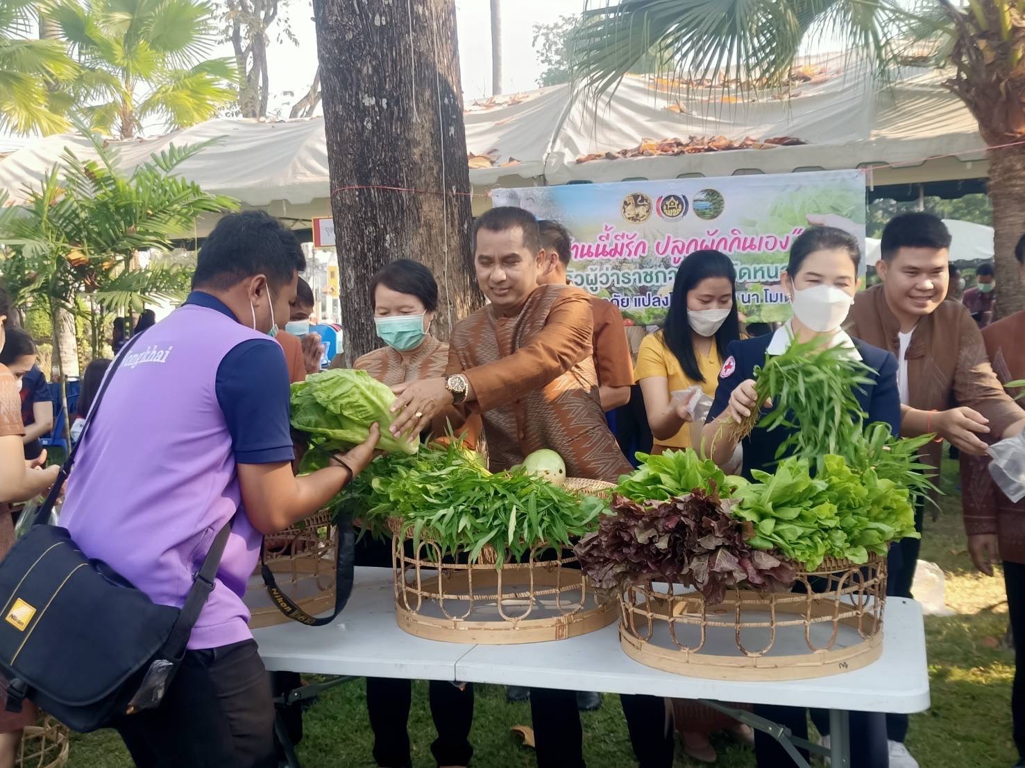 พช.หนองคาย ร่วมงาน “วันรวมน้ำใจกาชาด”