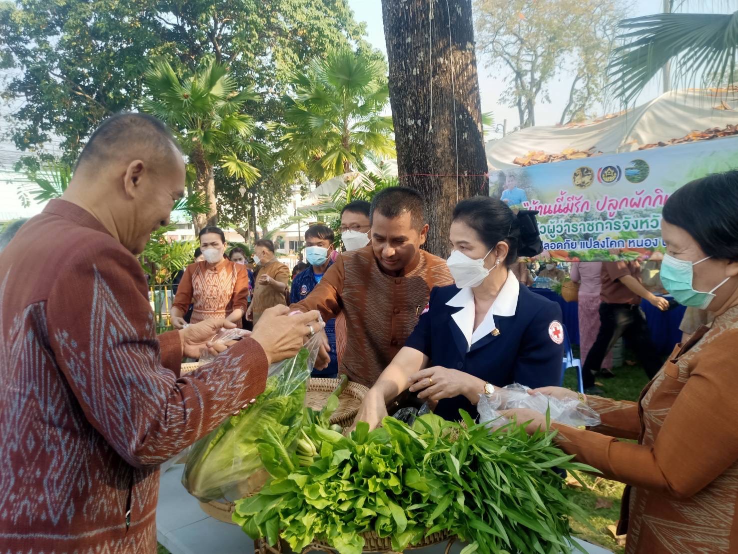 พช.หนองคาย ร่วมงาน “วันรวมน้ำใจกาชาด”