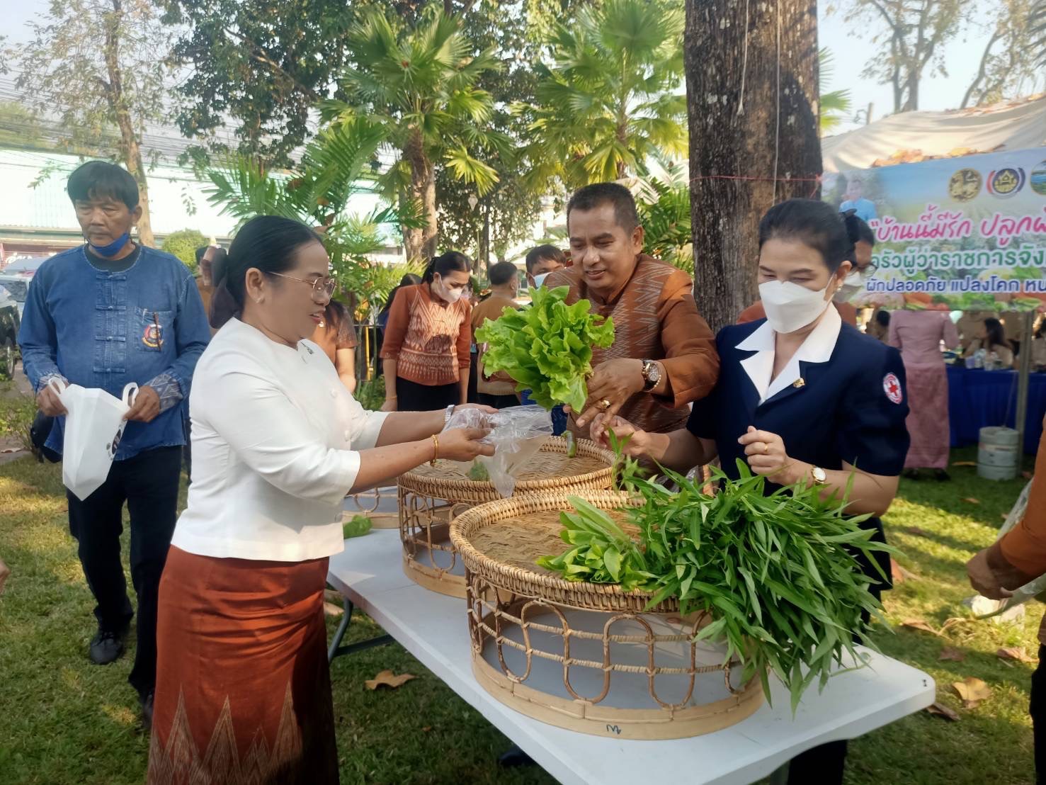 พช.หนองคาย ร่วมงาน “วันรวมน้ำใจกาชาด”