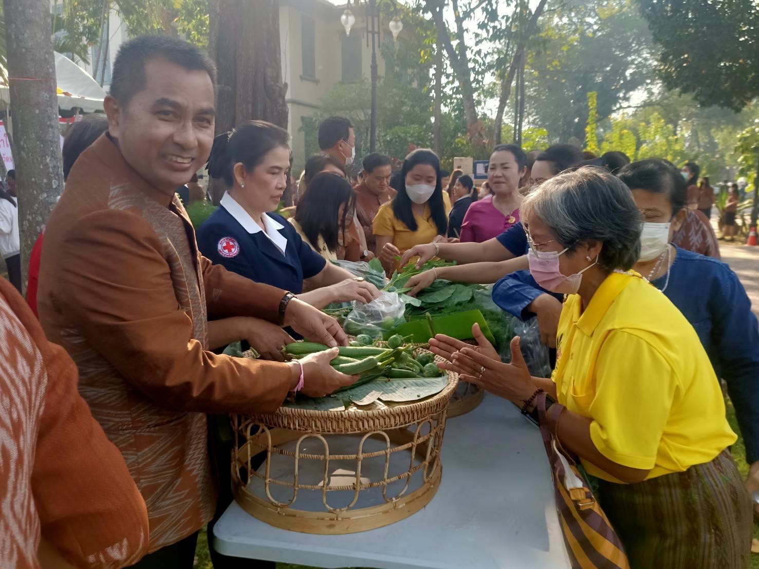 พช.หนองคาย ร่วมงาน “วันรวมน้ำใจกาชาด”