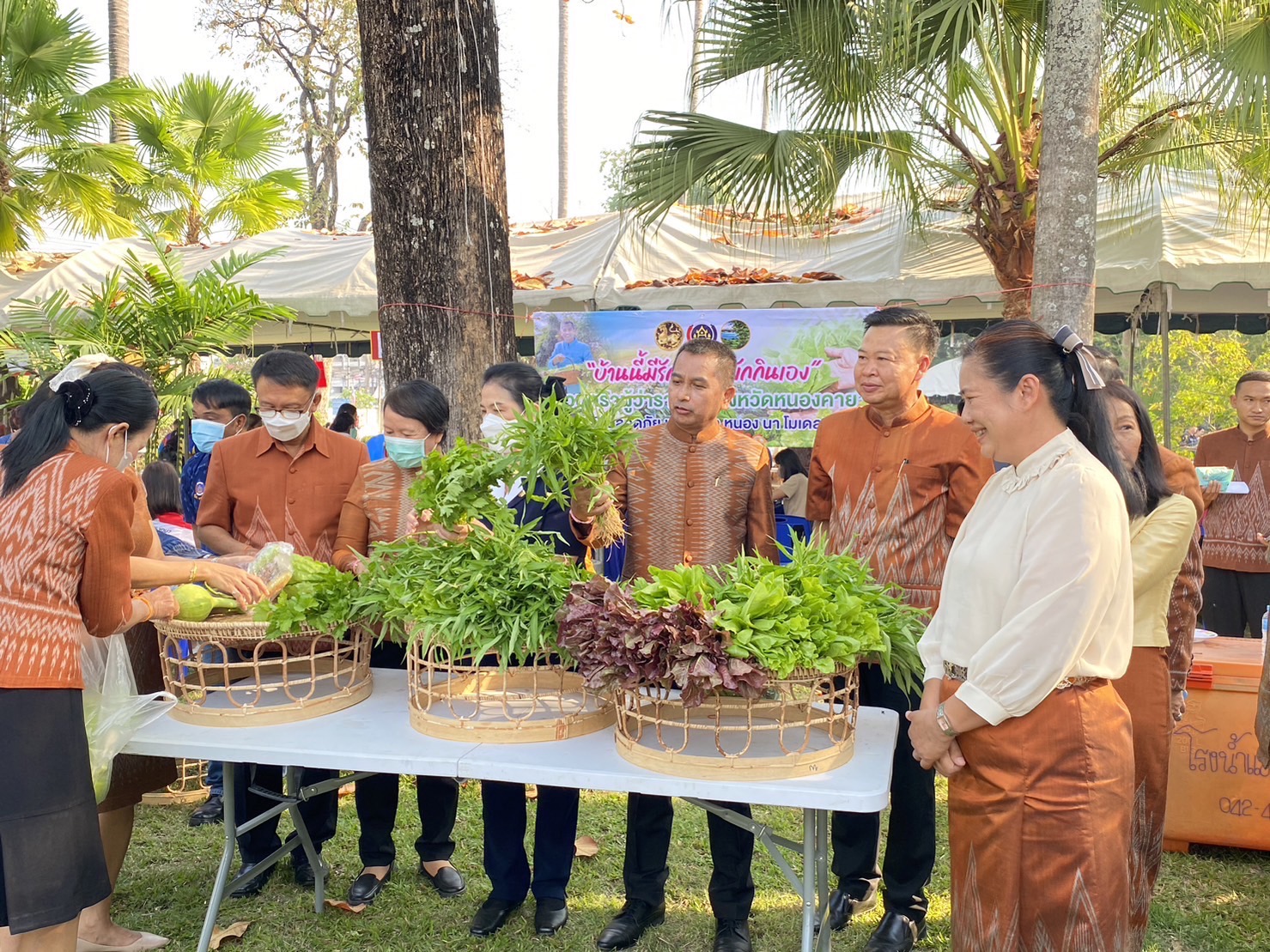 พช.หนองคาย ร่วมงาน “วันรวมน้ำใจกาชาด”