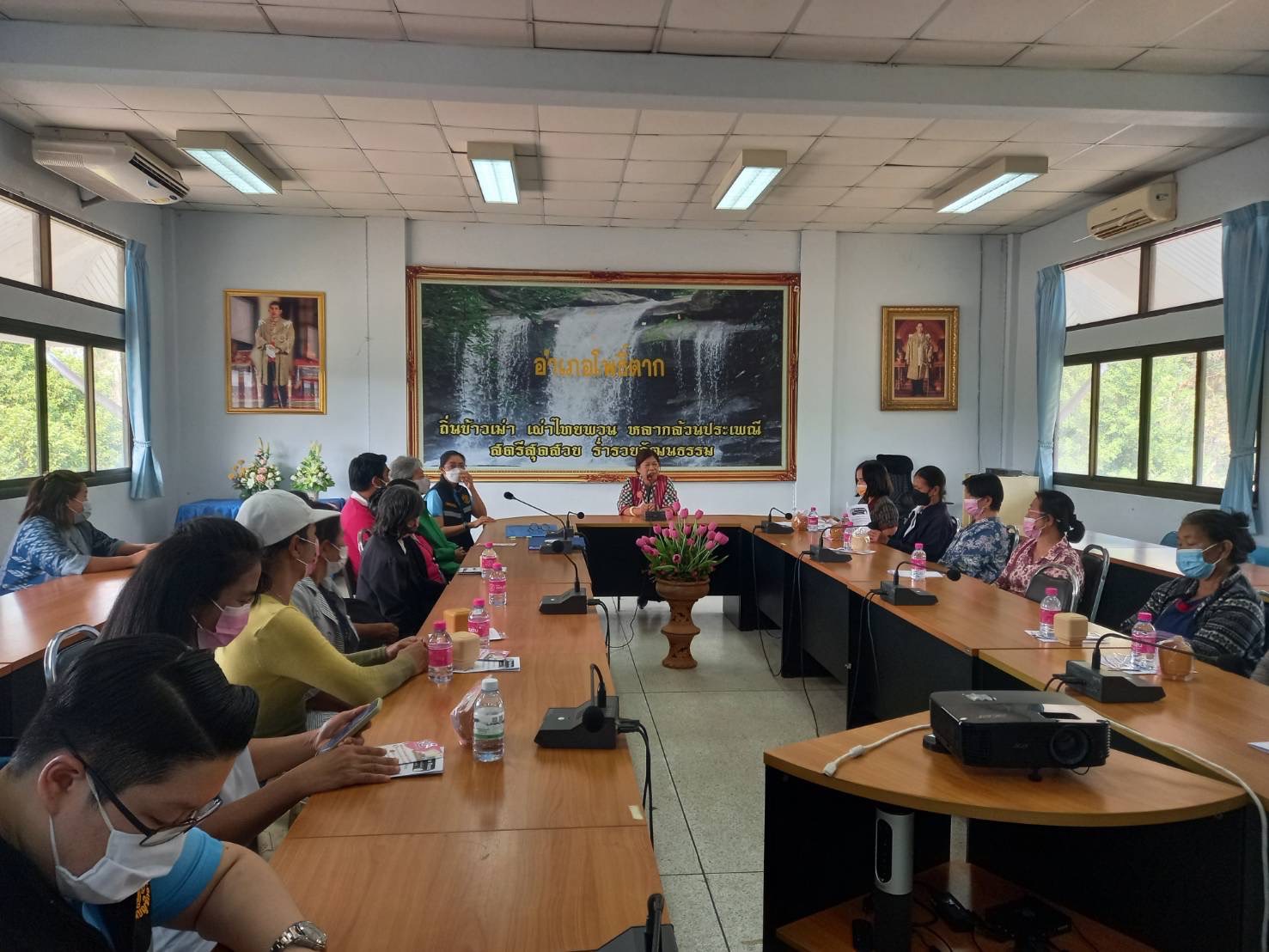 พช.หนองคาย ดำเนินมาตรการปรับโครงสร้างหนี้ แก่สมาชิกกองทุนพัฒนาบทบาทสตรีจังหวัดหนองคาย