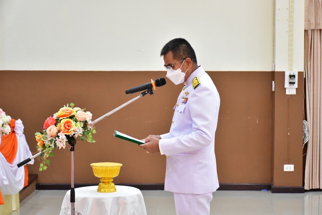 จังหวัดหนองคาย มอบแบบลายผ้าพระราชทาน “ผ้าลายดอกรักราชกัญญา “