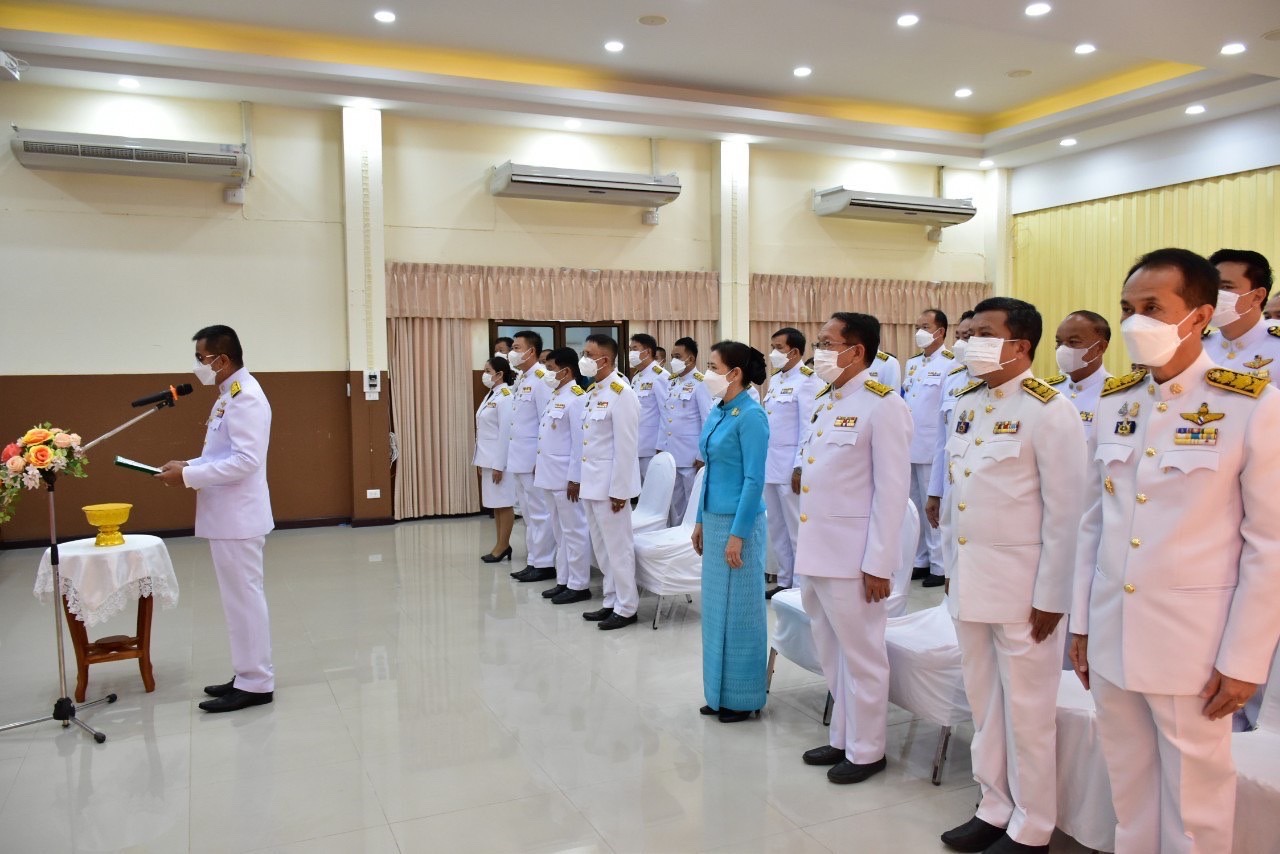 จังหวัดหนองคาย มอบแบบลายผ้าพระราชทาน “ผ้าลายดอกรักราชกัญญา “