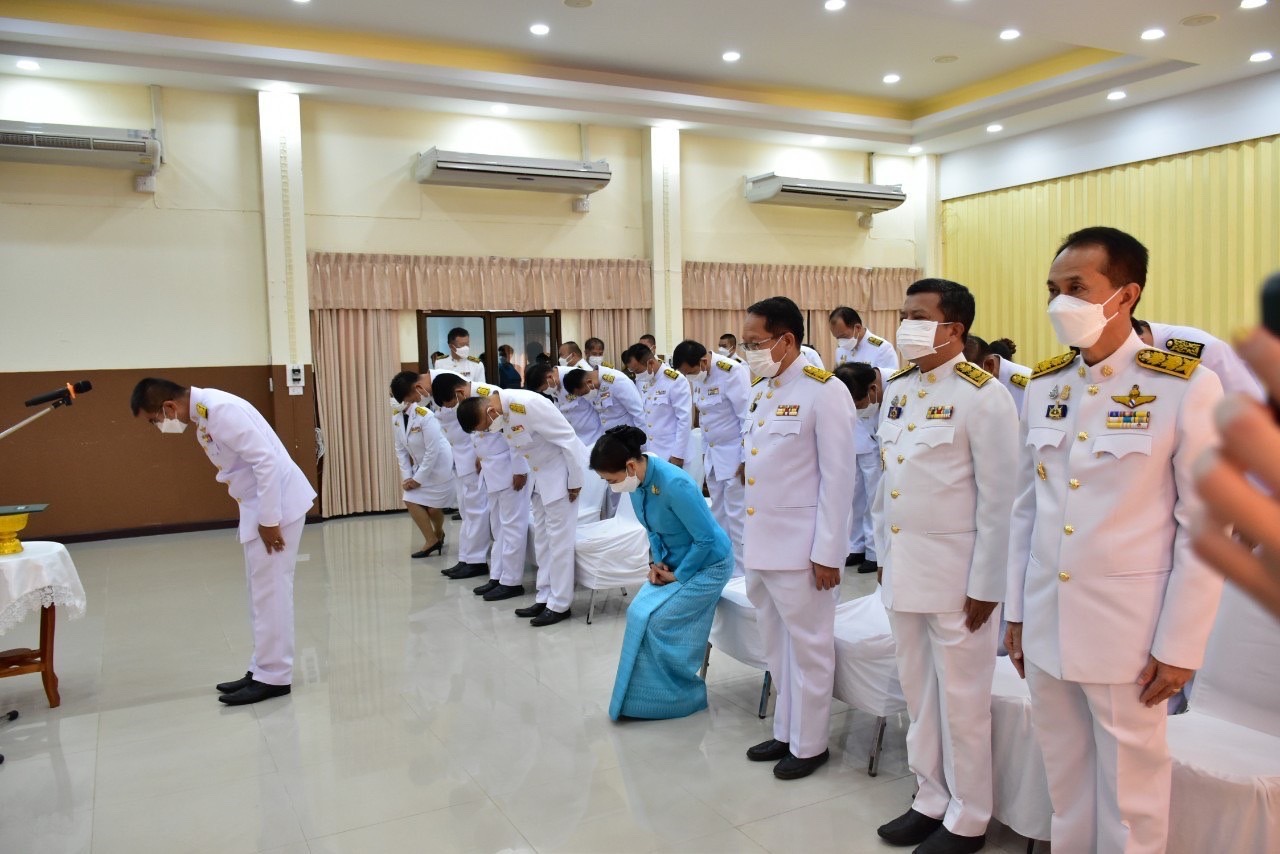 จังหวัดหนองคาย มอบแบบลายผ้าพระราชทาน “ผ้าลายดอกรักราชกัญญา “