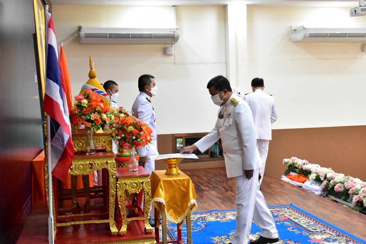 จังหวัดหนองคาย มอบแบบลายผ้าพระราชทาน “ผ้าลายดอกรักราชกัญญา “