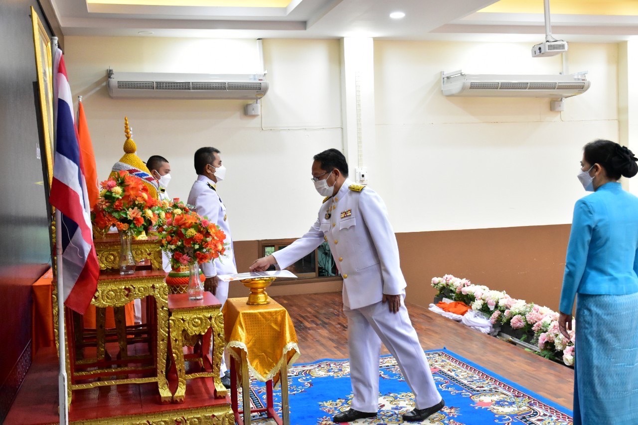 จังหวัดหนองคาย มอบแบบลายผ้าพระราชทาน “ผ้าลายดอกรักราชกัญญา “