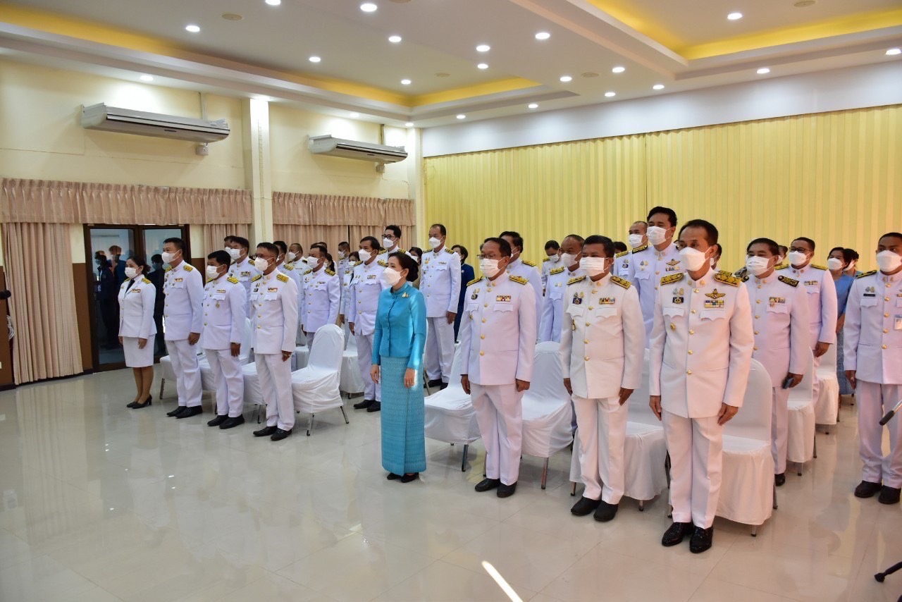 จังหวัดหนองคาย มอบแบบลายผ้าพระราชทาน “ผ้าลายดอกรักราชกัญญา “