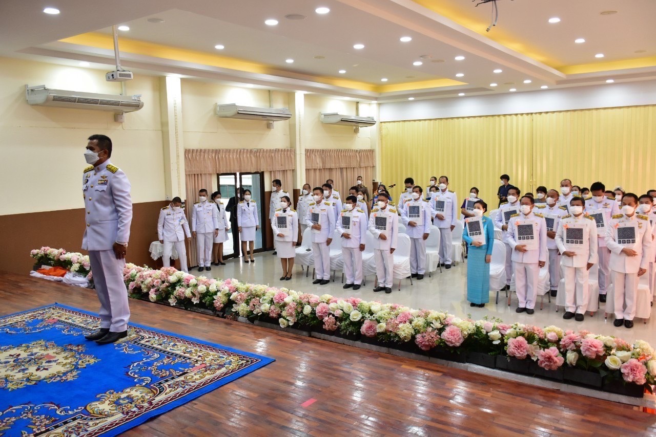 จังหวัดหนองคาย มอบแบบลายผ้าพระราชทาน “ผ้าลายดอกรักราชกัญญา “