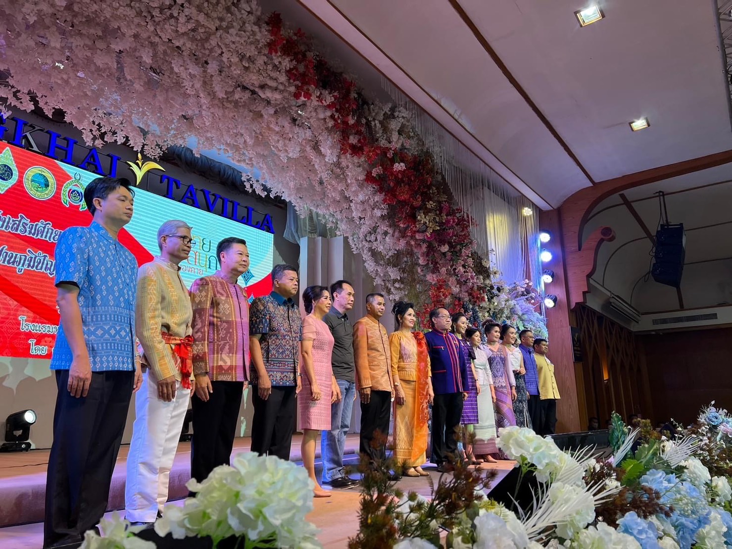 จังหวัดหนองคาย เดินแบบผ้าไทยเพื่อการกุศล