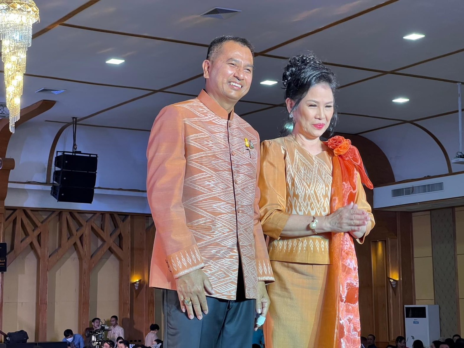 จังหวัดหนองคาย เดินแบบผ้าไทยเพื่อการกุศล