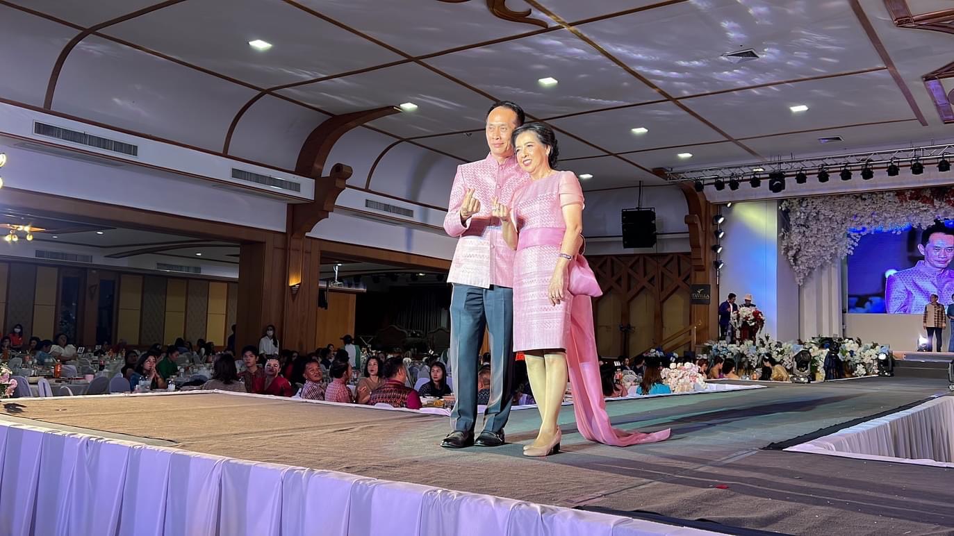 จังหวัดหนองคาย เดินแบบผ้าไทยเพื่อการกุศล