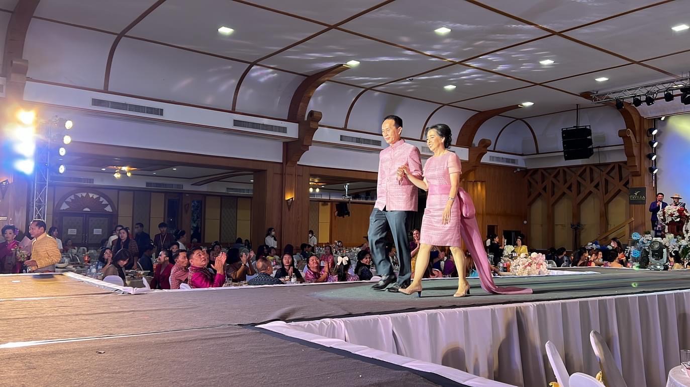 จังหวัดหนองคาย เดินแบบผ้าไทยเพื่อการกุศล