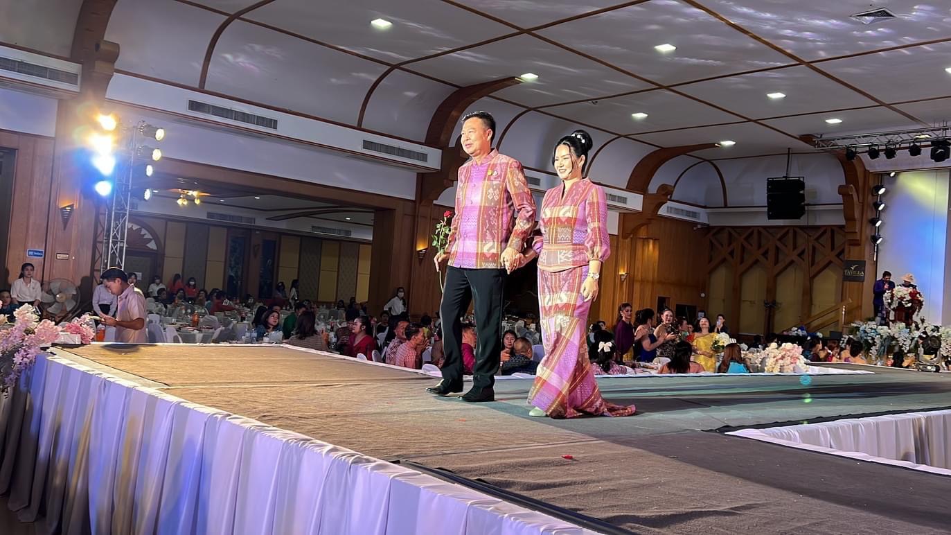 จังหวัดหนองคาย เดินแบบผ้าไทยเพื่อการกุศล