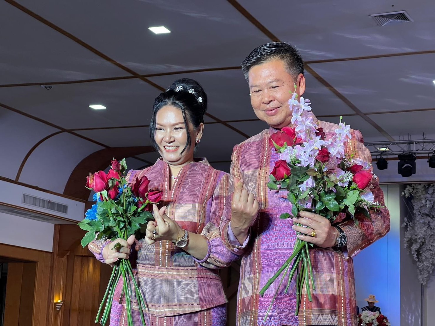 จังหวัดหนองคาย เดินแบบผ้าไทยเพื่อการกุศล