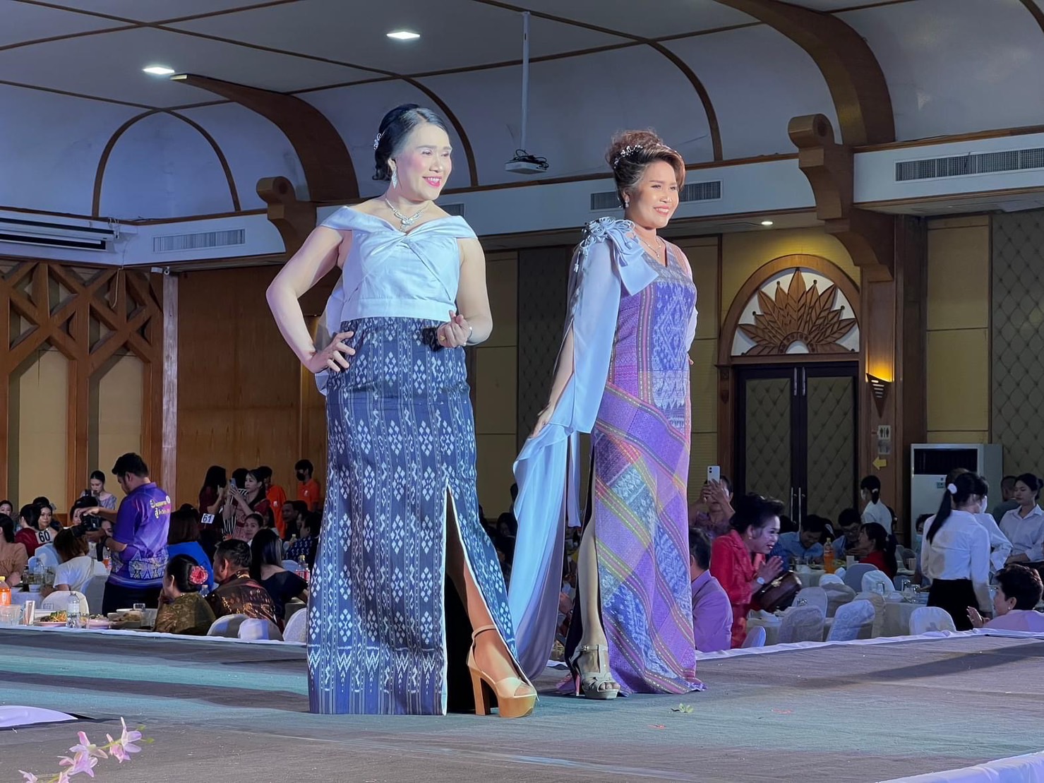 จังหวัดหนองคาย เดินแบบผ้าไทยเพื่อการกุศล