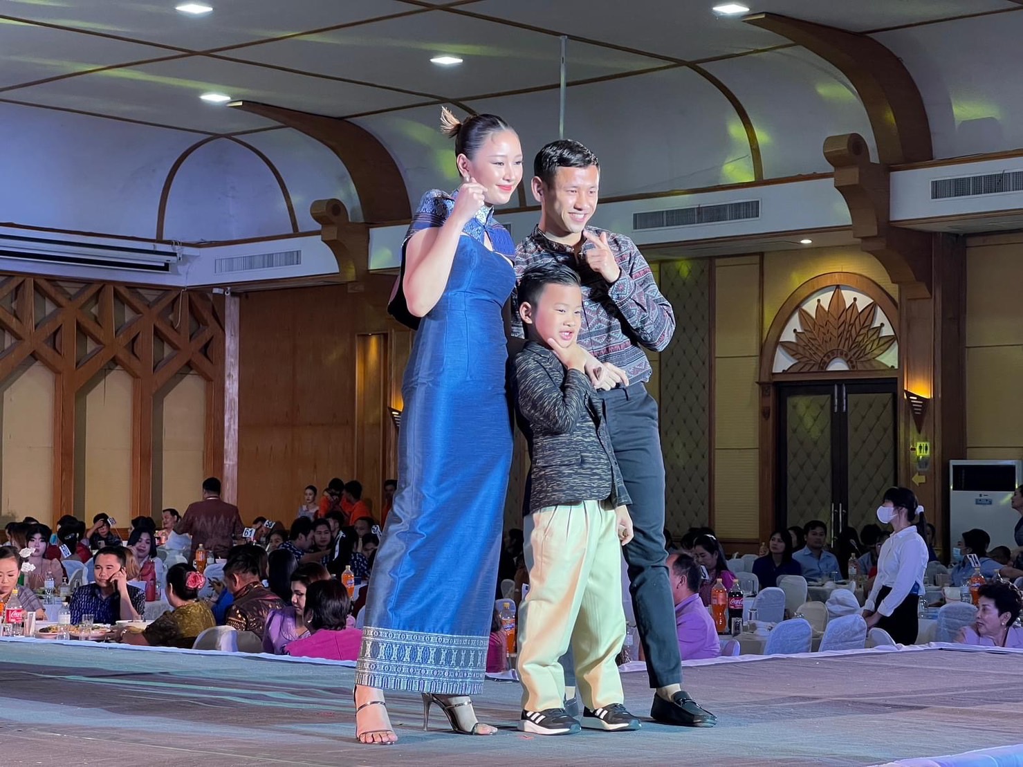 จังหวัดหนองคาย เดินแบบผ้าไทยเพื่อการกุศล