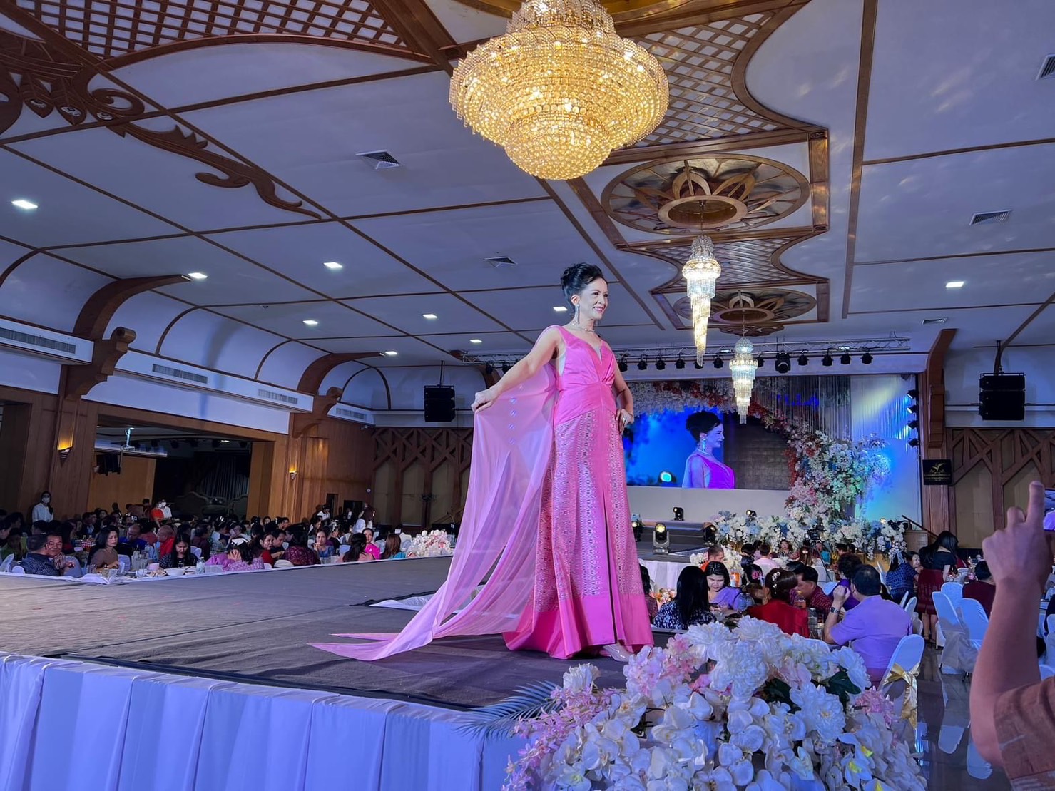 จังหวัดหนองคาย เดินแบบผ้าไทยเพื่อการกุศล