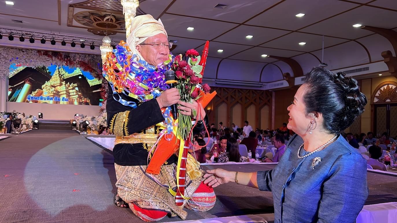 จังหวัดหนองคาย เดินแบบผ้าไทยเพื่อการกุศล