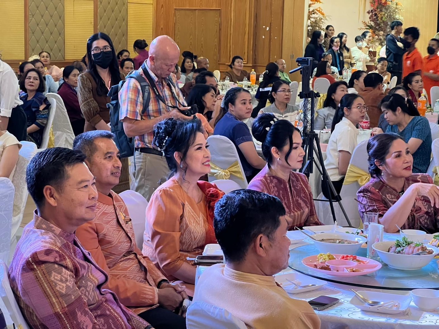 จังหวัดหนองคาย เดินแบบผ้าไทยเพื่อการกุศล