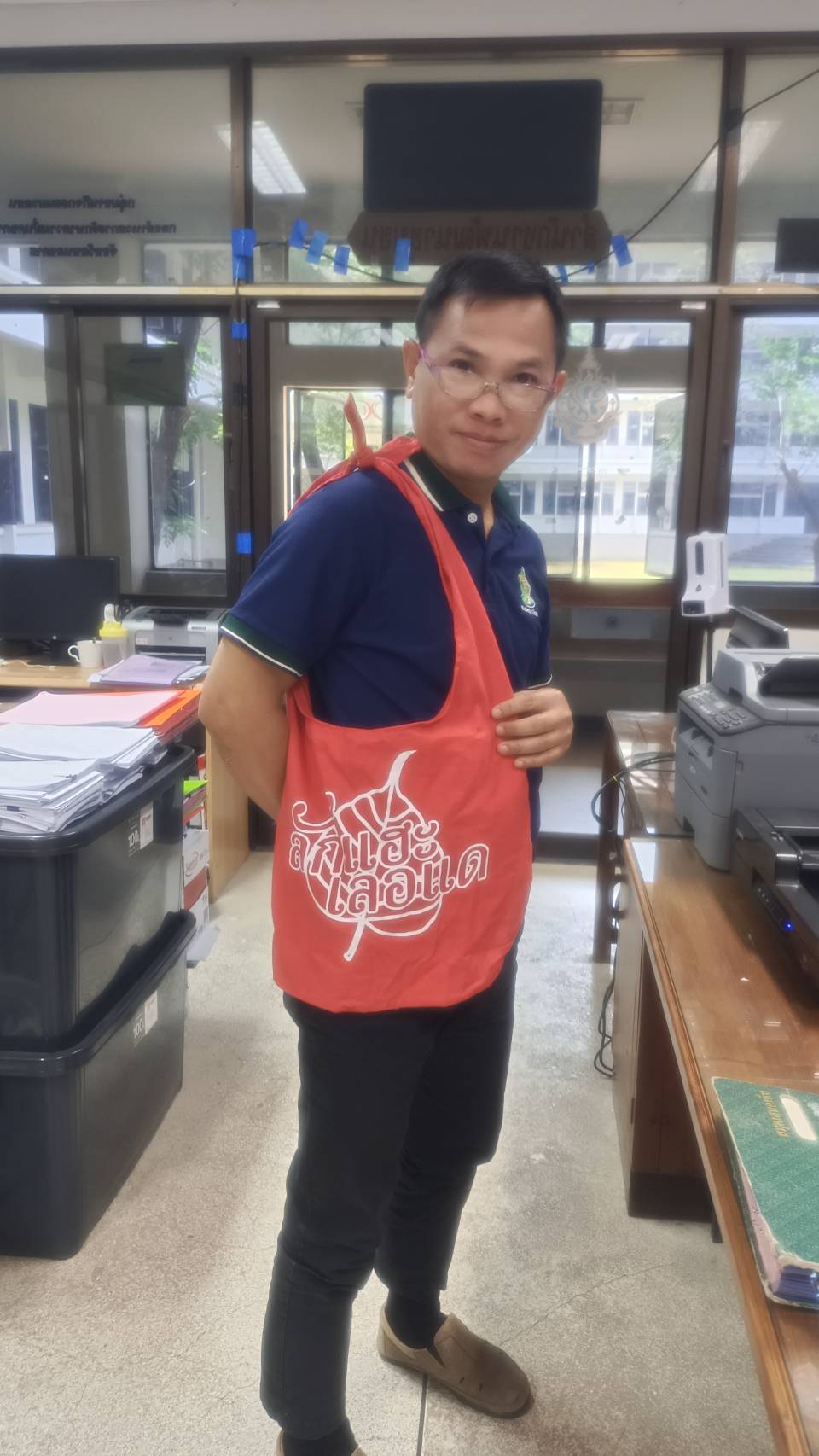 สำนักงานพัฒนาชุมชนจังหวัดหนองคาย รณรงค์การใช้ถุงผ้าและแก้วเก็บความเย็นแทนการใช้ถุงพลาสติก