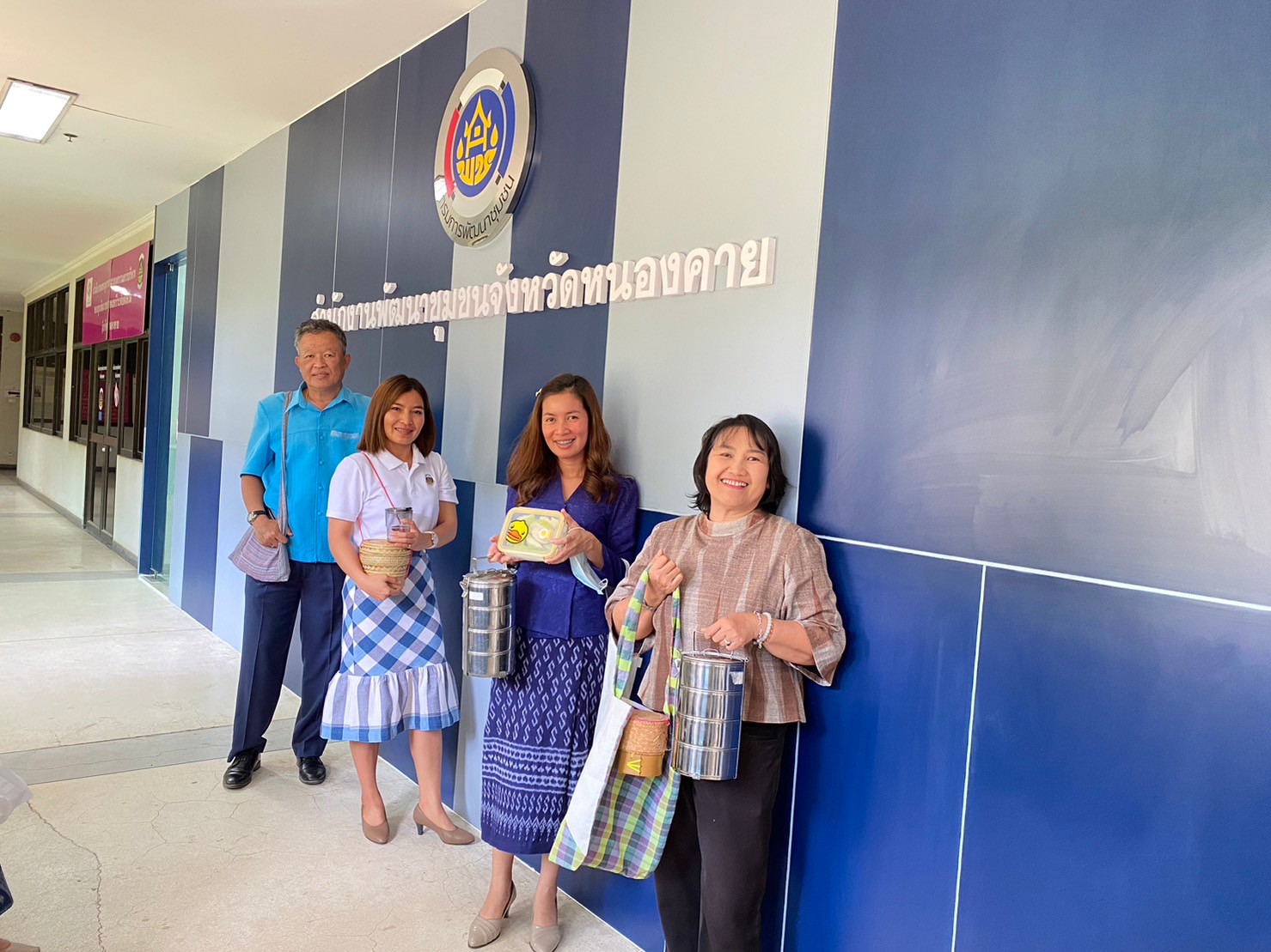 พช.หนองคาย นุ่งผ้าไทย หัวใจรักษ์โลก