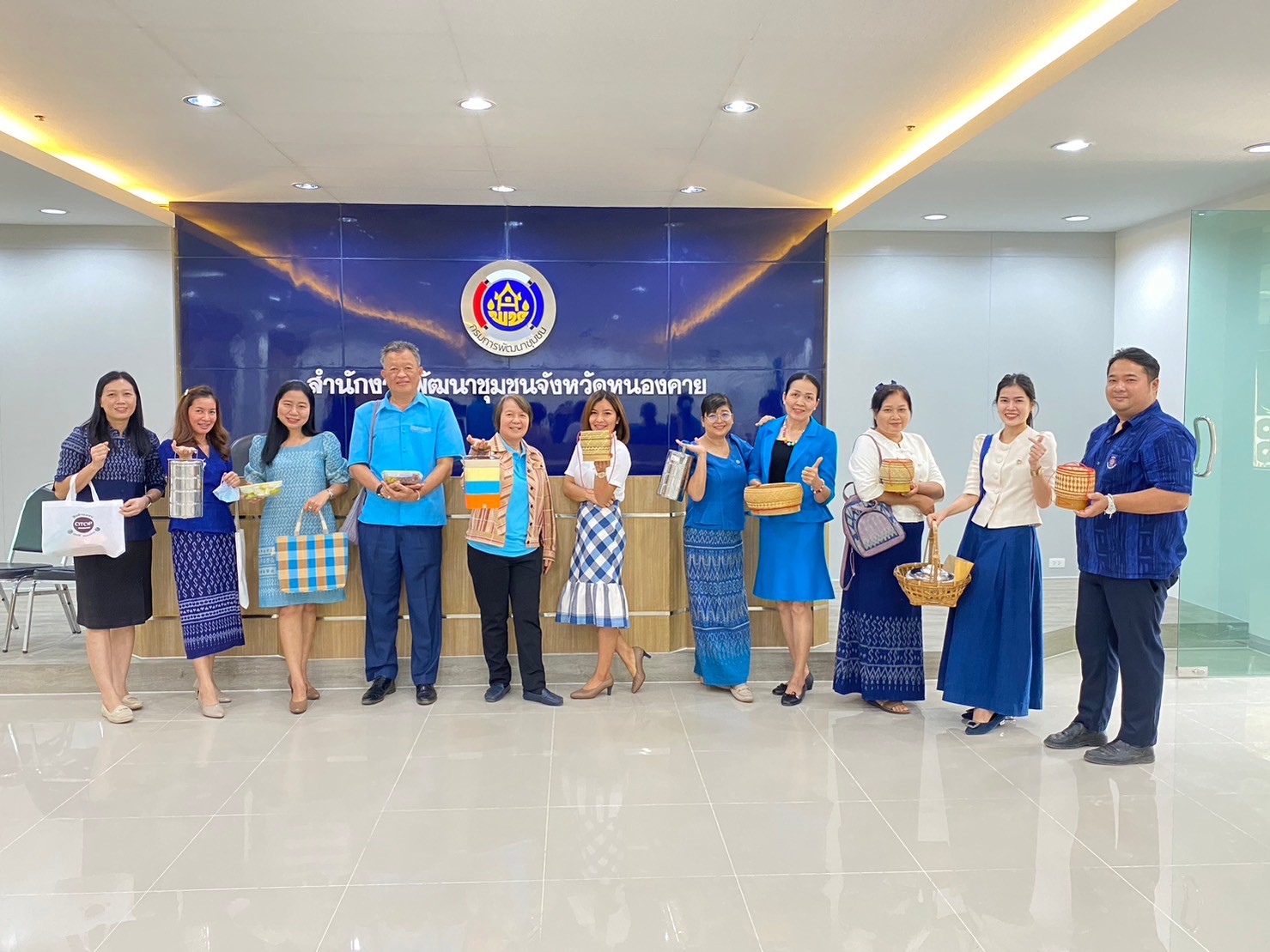 พช.หนองคาย นุ่งผ้าไทย หัวใจรักษ์โลก