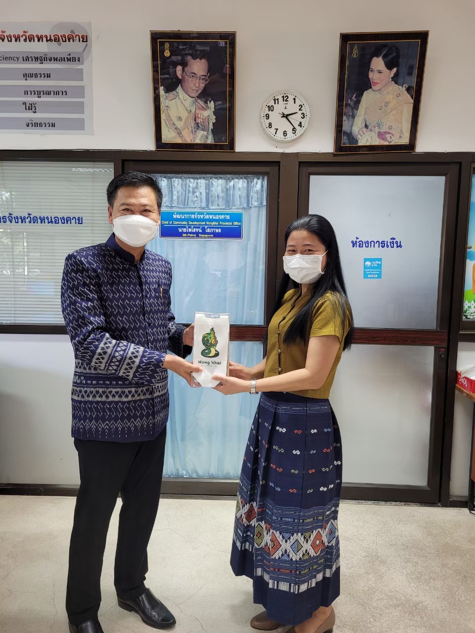 สำนักงานพัฒนาชุมชนจังหวัดหนองคาย รณรงค์การใช้ถุงผ้าและแก้วเก็บความเย็นแทนการใช้ถุงพลาสติก