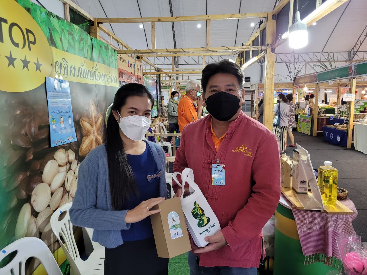 สำนักงานพัฒนาชุมชนจังหวัดหนองคาย รณรงค์การใช้ถุงผ้าและแก้วเก็บความเย็นแทนการใช้ถุงพลาสติก