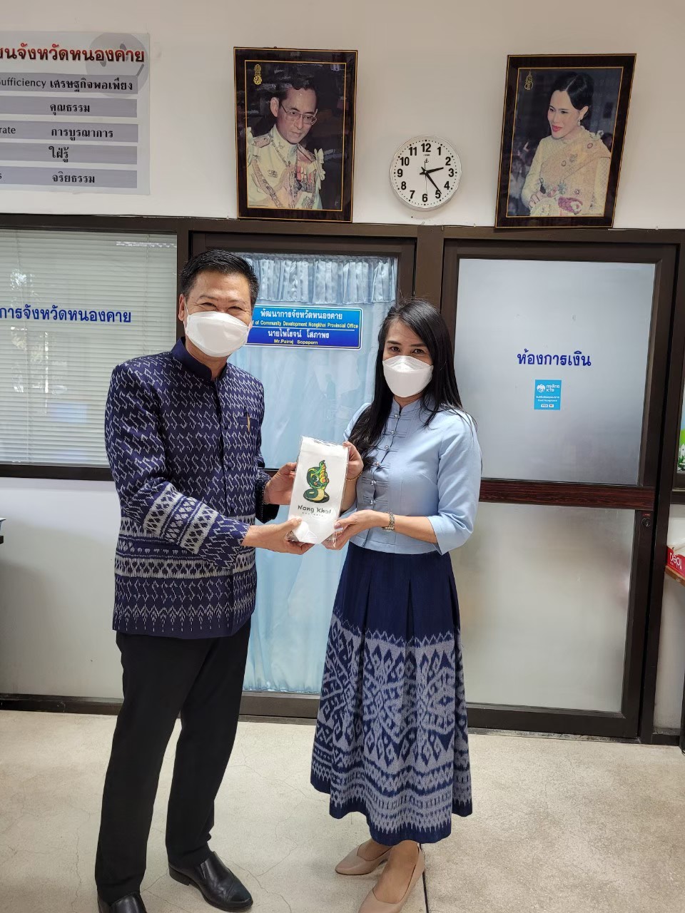 สำนักงานพัฒนาชุมชนจังหวัดหนองคาย รณรงค์การใช้ถุงผ้าและแก้วเก็บความเย็นแทนการใช้ถุงพลาสติก