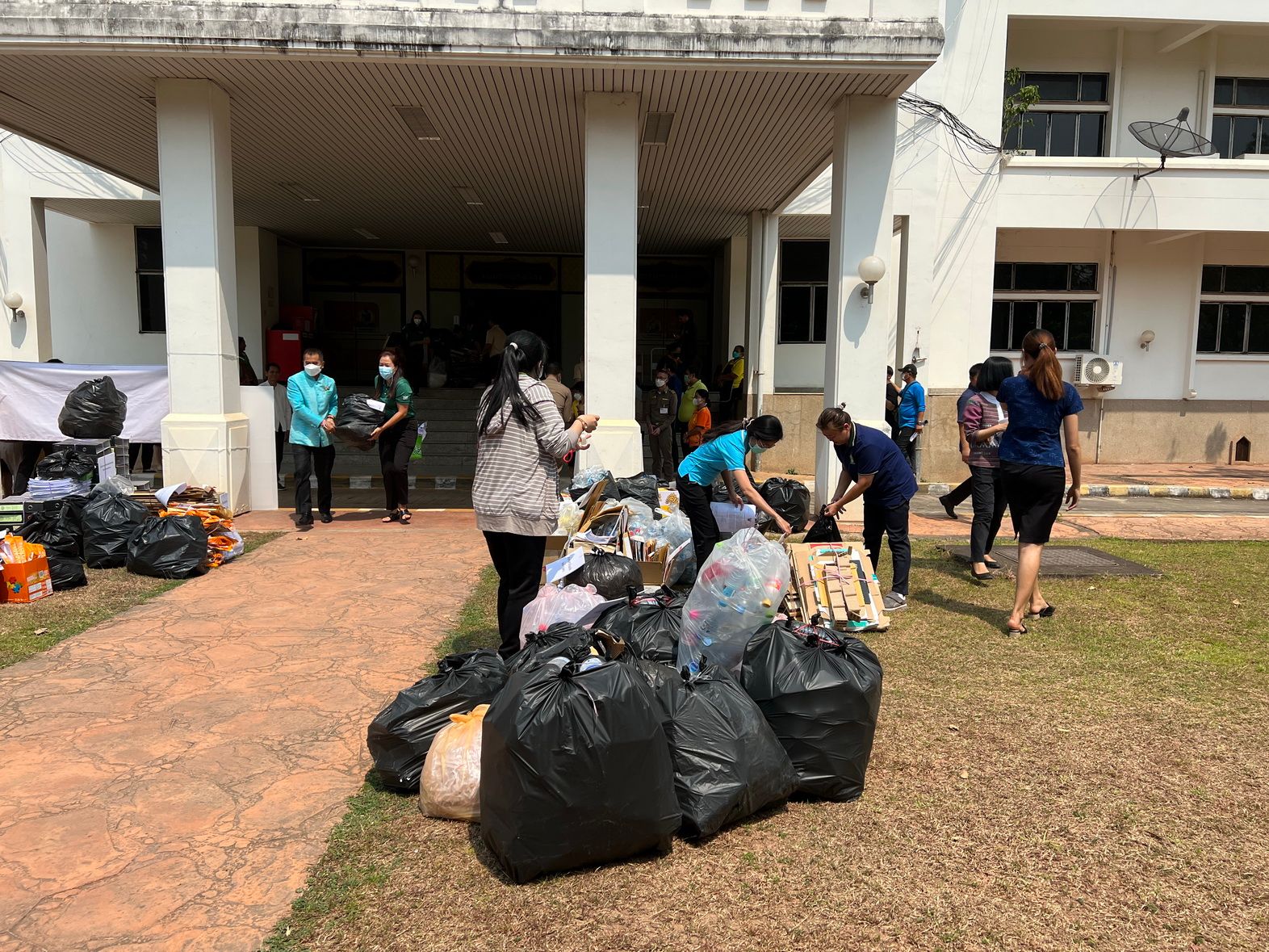 กิจกรรมคัดแยกขยะมูลฝอยในหน่วยงาน