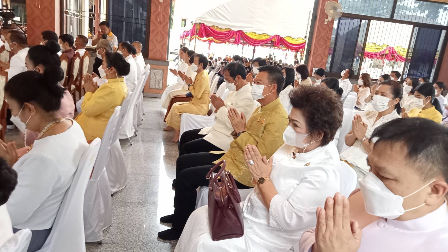 พช. หนองคาย : ร่วมพิธีทำบุญตักบาตรถวายพระราชกุศลเนื่องในโอกาสวันฉลองพระชนมายุ 8 รอบ สมเด็จพระอริยวงศาคตญาณ สมเด็จพระสังฆราช สกลมหาสังฆปริณายก