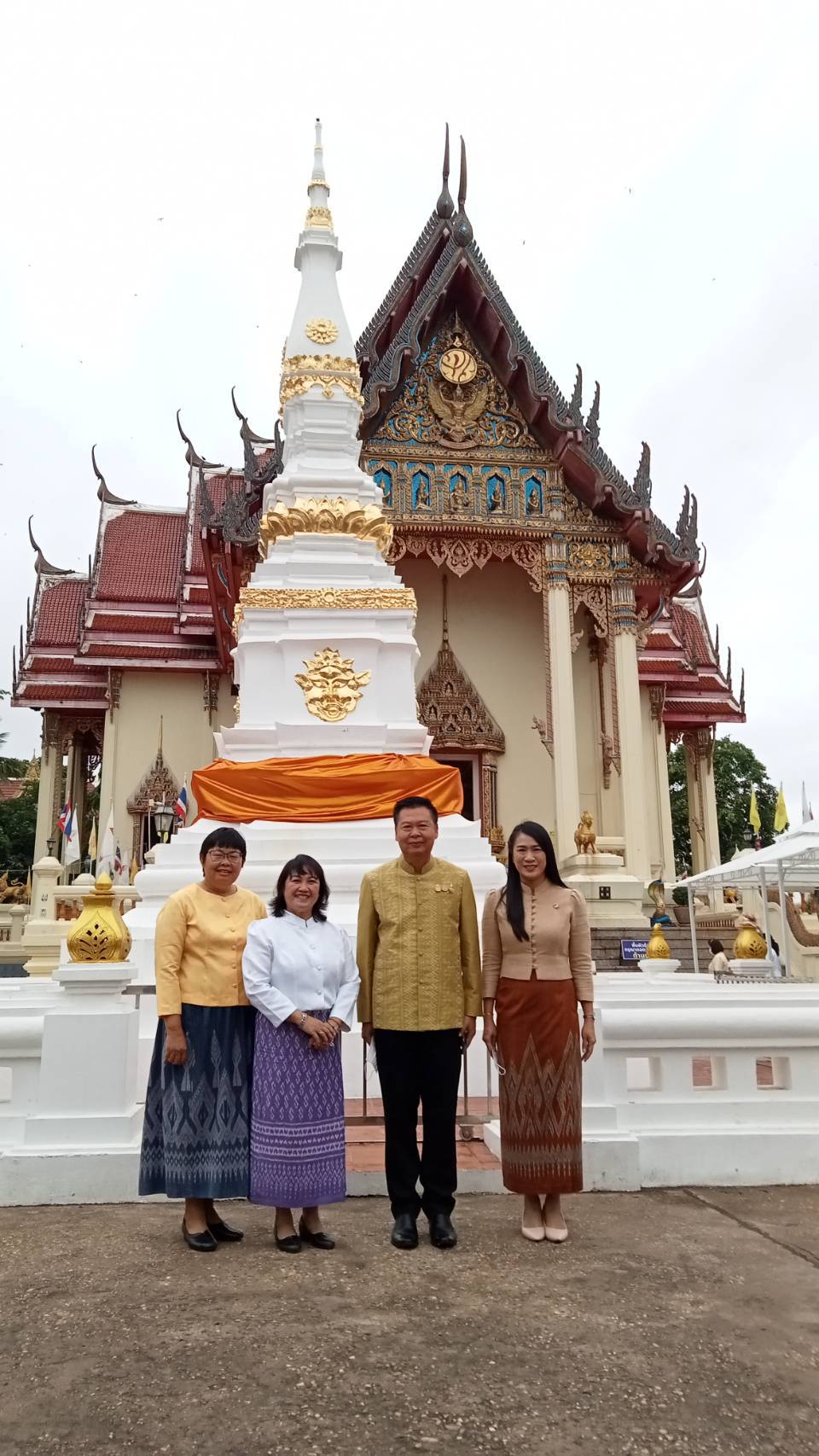 พช. หนองคาย : ร่วมพิธีทำบุญตักบาตรถวายพระราชกุศลเนื่องในโอกาสวันฉลองพระชนมายุ 8 รอบ สมเด็จพระอริยวงศาคตญาณ สมเด็จพระสังฆราช สกลมหาสังฆปริณายก