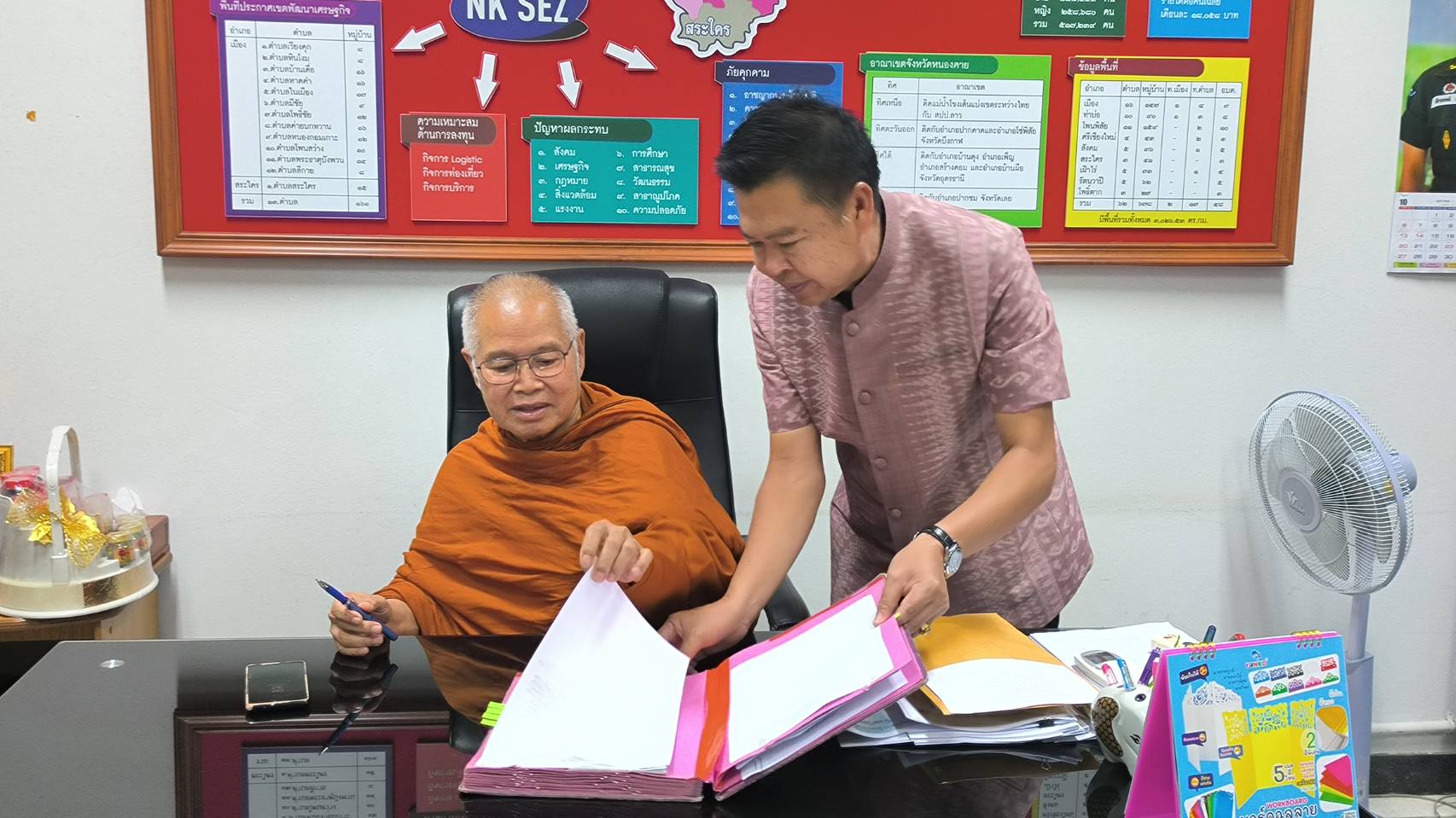 พช.หนองคาย ส่งมอบรถยนต์ที่หมดความจำเป็นในการใช้งาน ให้วัด นำไปใช้ประโยชน์เพื่อชุมชน