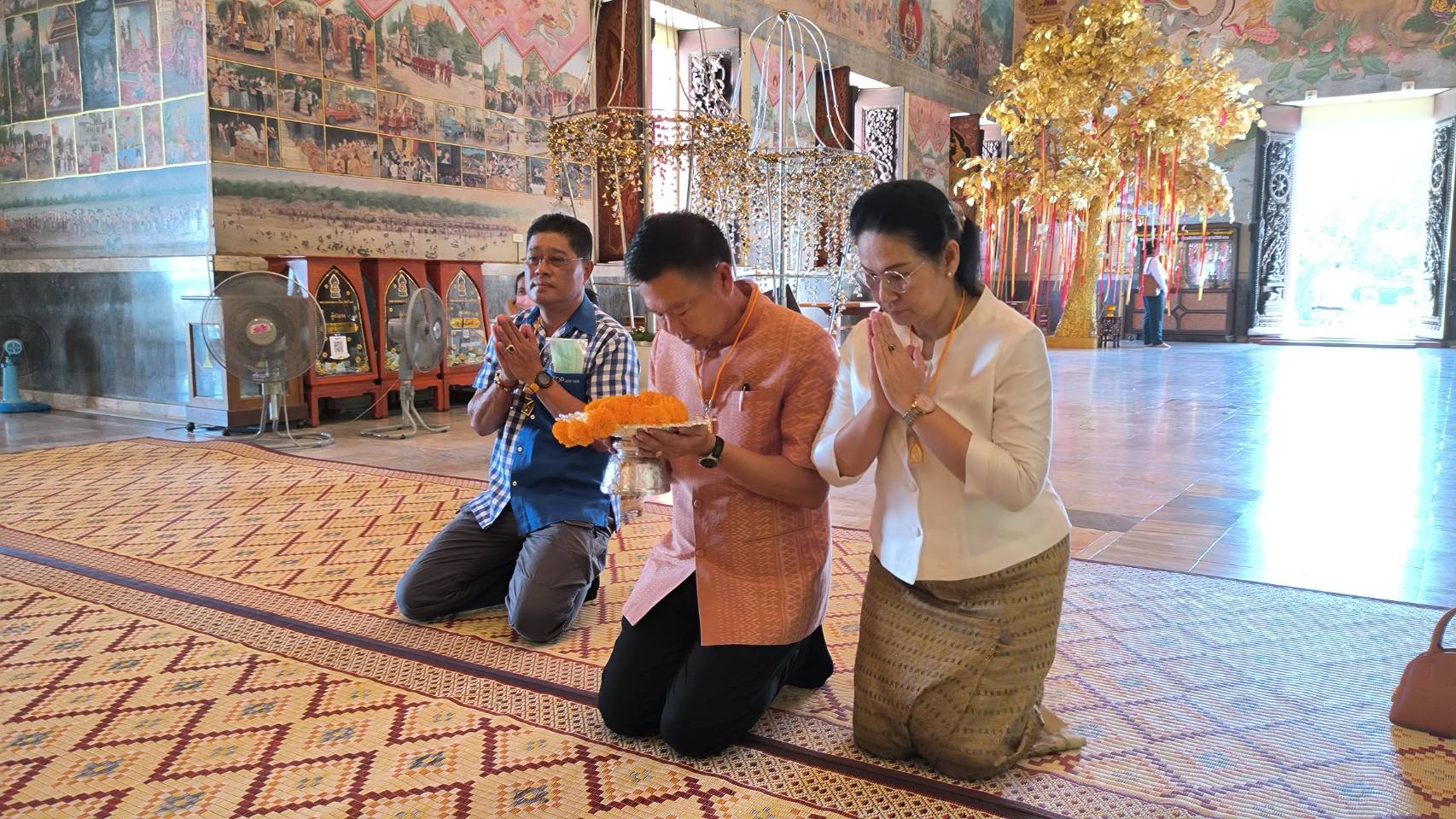 พัฒนาการจังหวัดหนองคาย สักการะสิ่งศักดิ์สิทธิ์ จ.หนองคาย และไหว้ลาผู้ว่าฯ รองผู้ว่าฯ ก่อนเข้าดำรงตำแหน่งเลขานุการกรมฯ