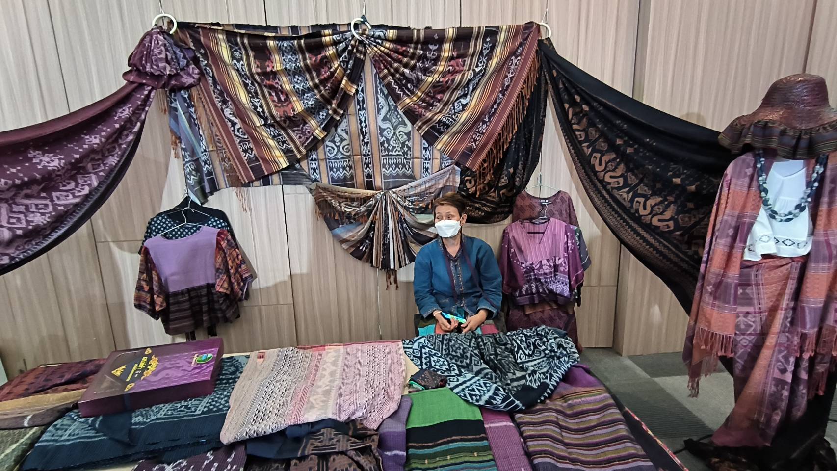 จ.หนองคาย จัดงานเดินแบบแสดงชุดผ้าไทย โครงการสืบสานอนุรักษ์ศิลป์ผ้าถิ่นไทย “ผ้าไทยใส่ให้สนุก”