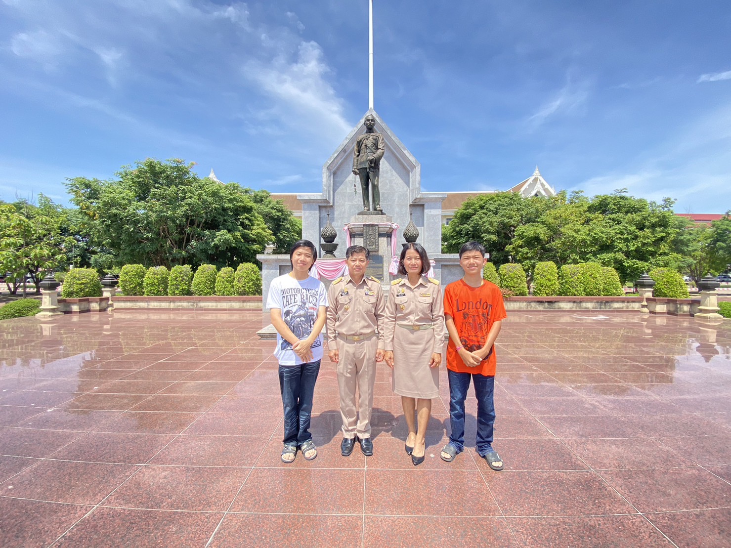 พจ.หนองคาย สักการะสิ่งศักดิ์สิทธิ์ เมืองหนองคาย และรายงานตัวกับรองผู้ว่าฯ เนื่องในโอกาสย้ายมาดำรงตำแหน่งฯ