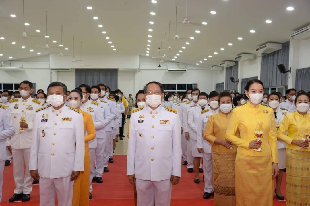 พช.หนองคาย ร่วมพิธีถวายเครื่องราชสักการะและวางพานพุ่ม และพิธีจุดเทียนชัยถวายพระพรชัยมงคล พระบาทสมเด็จพระเจ้าอยู่หัว เนื่องในโอกาสมหามงคลวันเฉลิมพระชนพรรษา 28 กรกฎาคม 2566