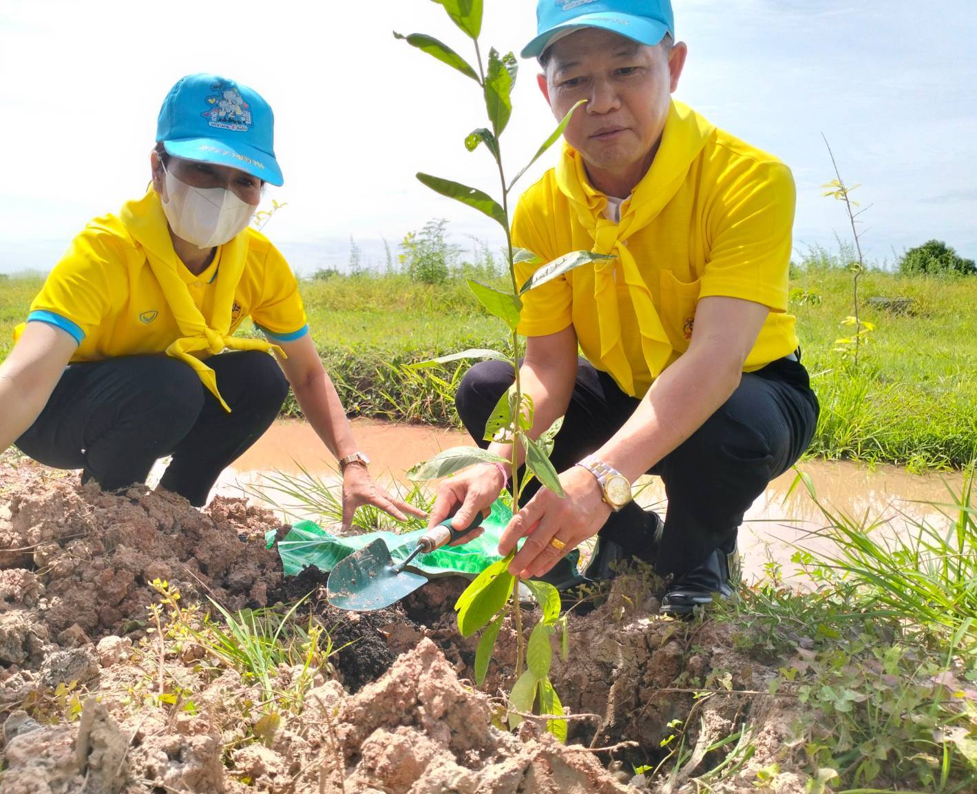 พช.หนองคาย ร่วมกิจกรรมเฉลิมพระเกียรติพระบาทสมเด็จพระเจ้าอยู่หัว เนื่องในโอกาสวันเฉลิมพระชนมพรรษา 28 กรกฎาคม 2566